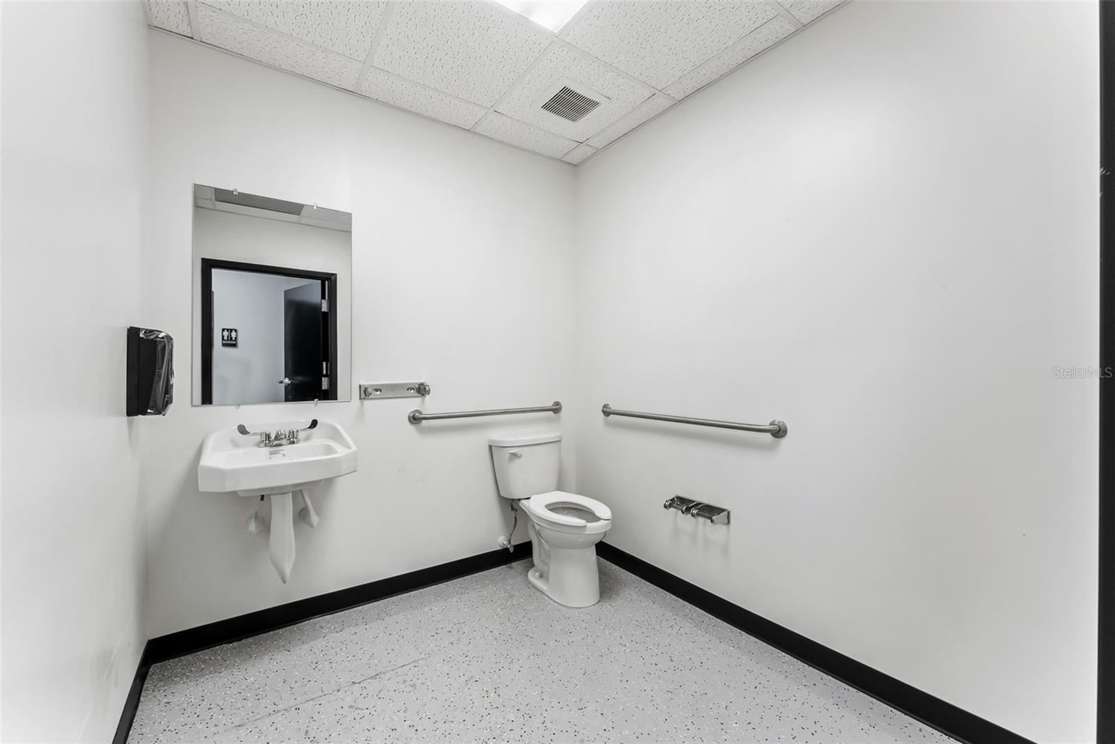 FOREST ACRES - Commercial Sale