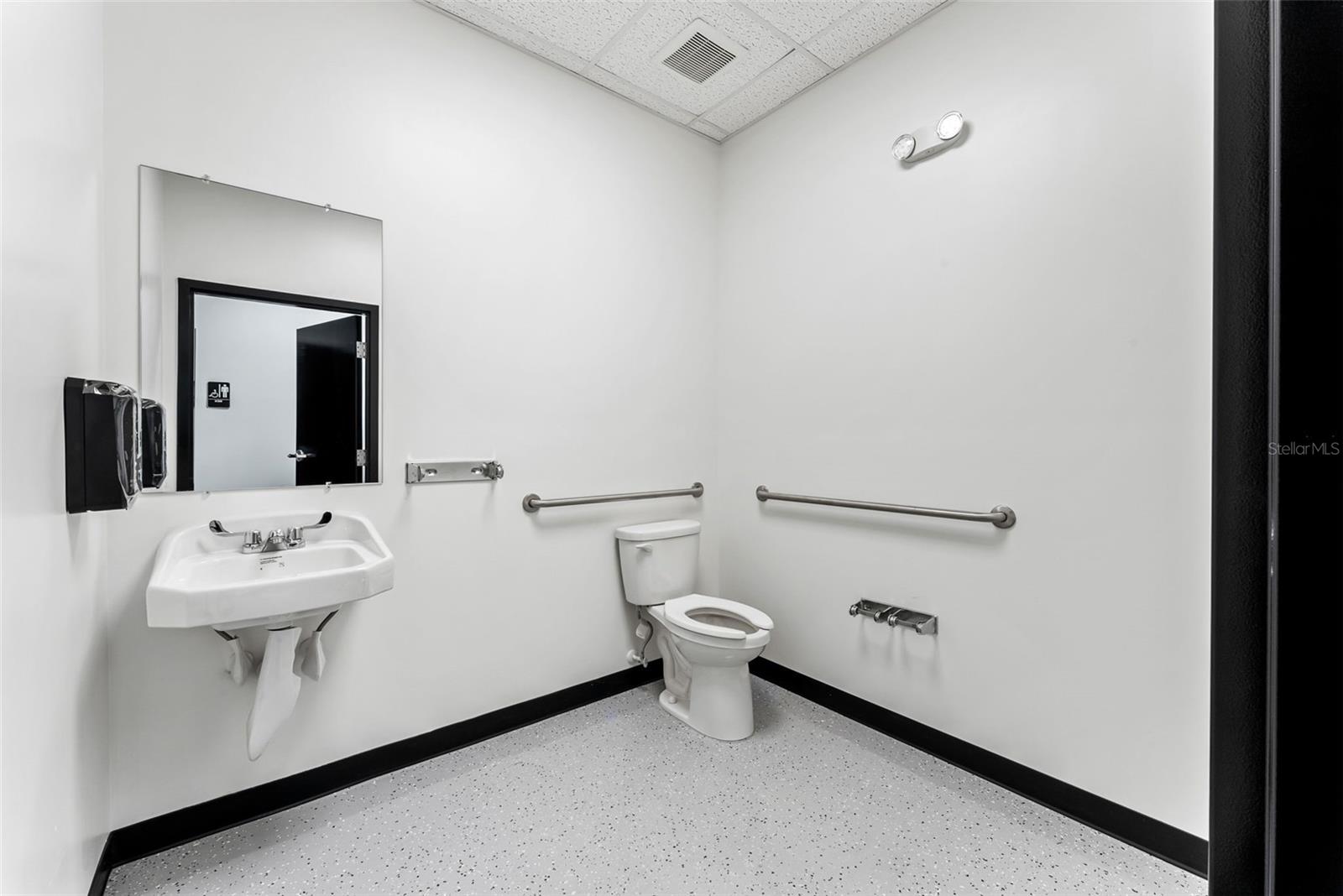 FOREST ACRES - Commercial Sale