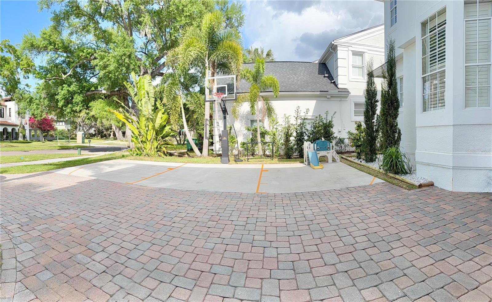 BEACH PARK - Residential Lease