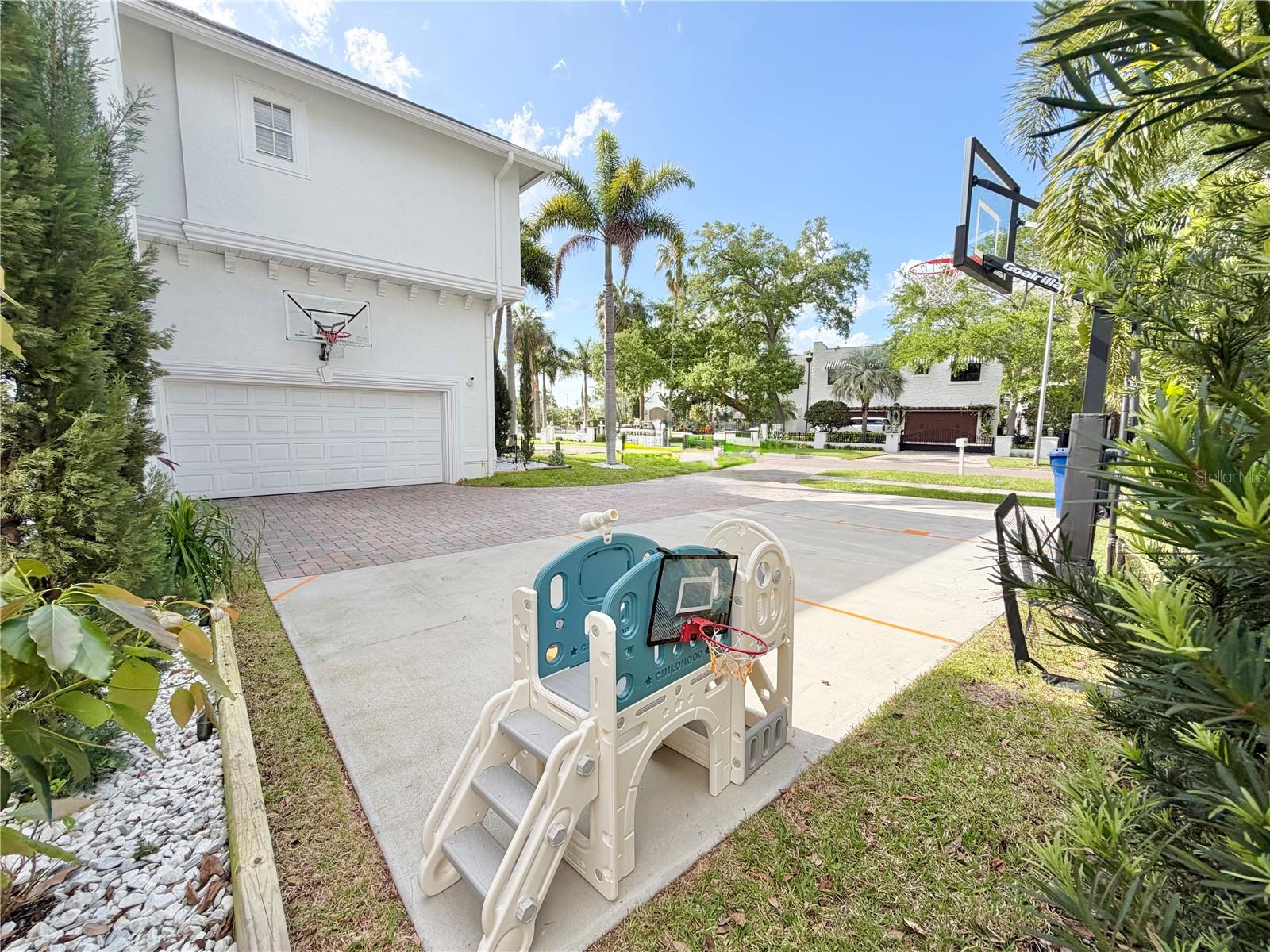 BEACH PARK - Residential Lease