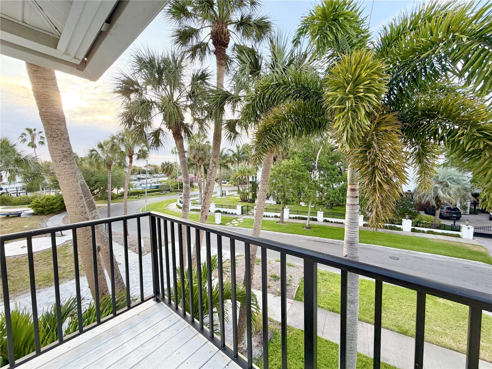 BEACH PARK - Residential Lease