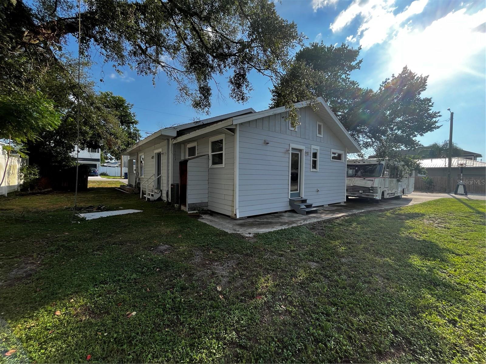 LESLEYS - Residential