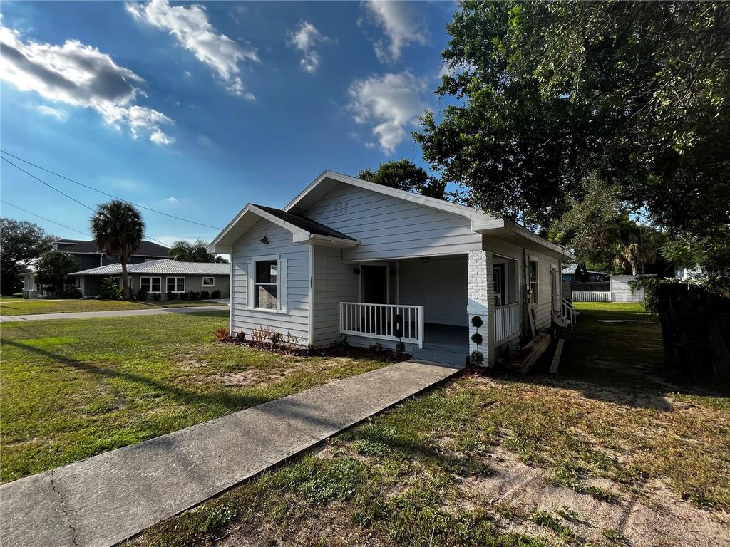 Photo of 402 E Emma Street, Tampa, FL 33603 (MLS # TB8496452)