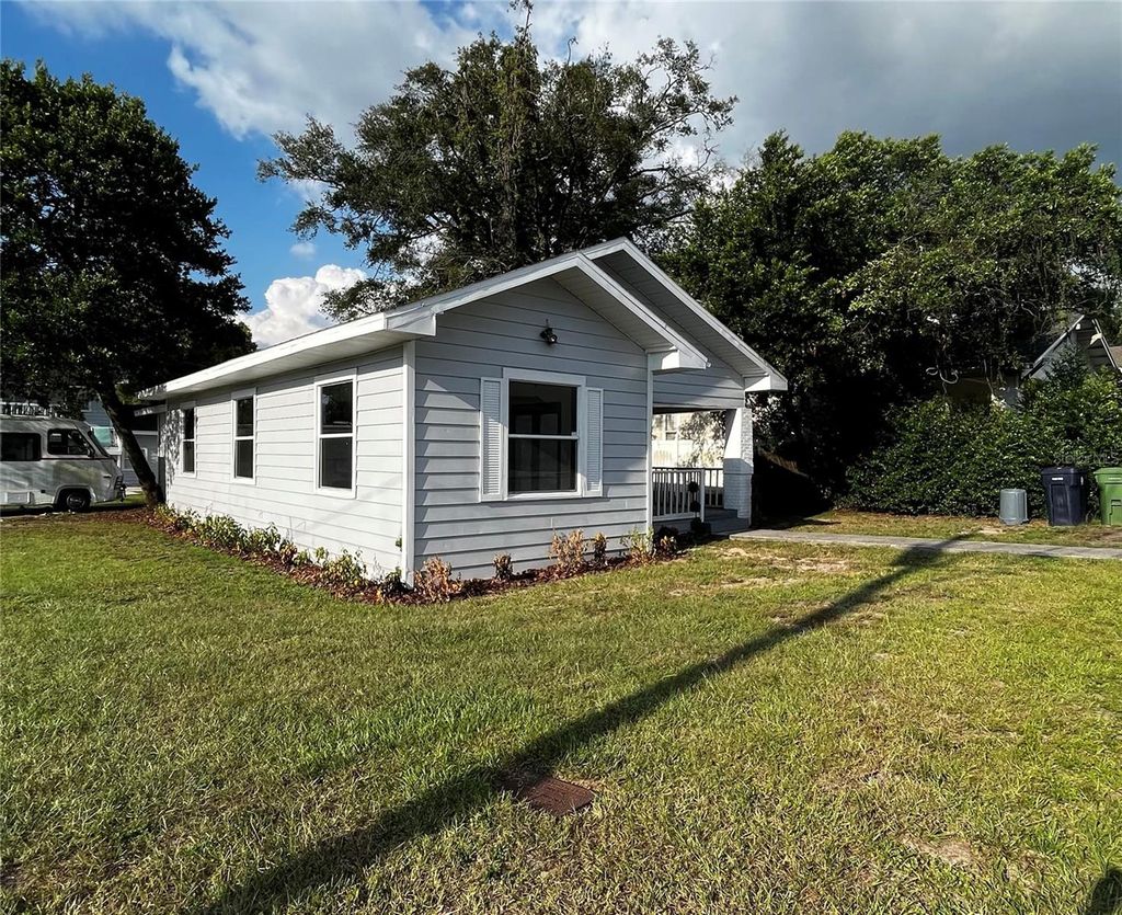 Photo of 402 E Emma Street, Tampa, FL 33603 (MLS # TB8496452)