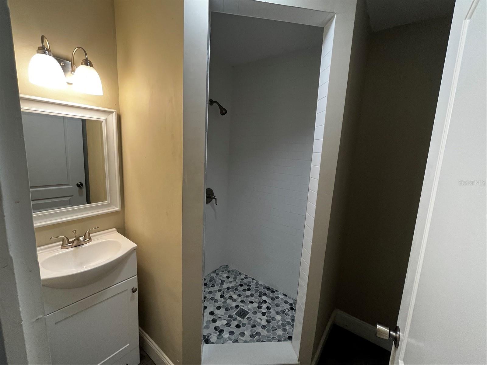 LESLEYS - Residential