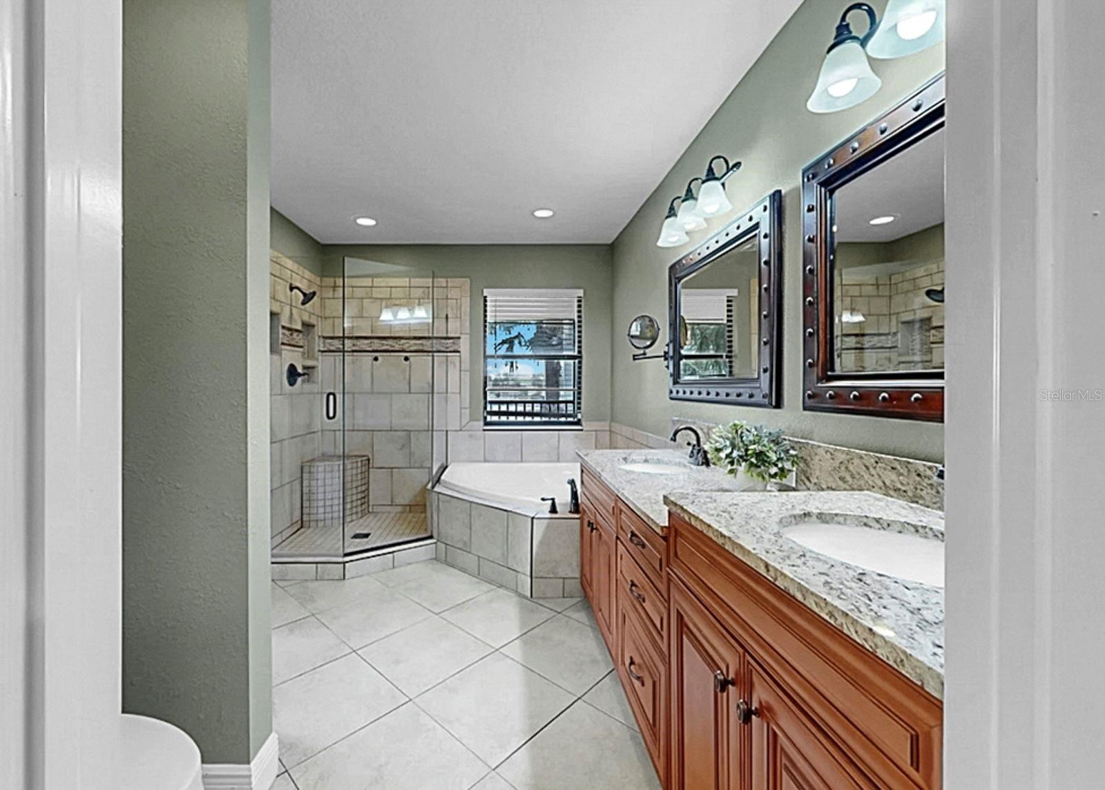 YARDARM CONDO PH I - Residential