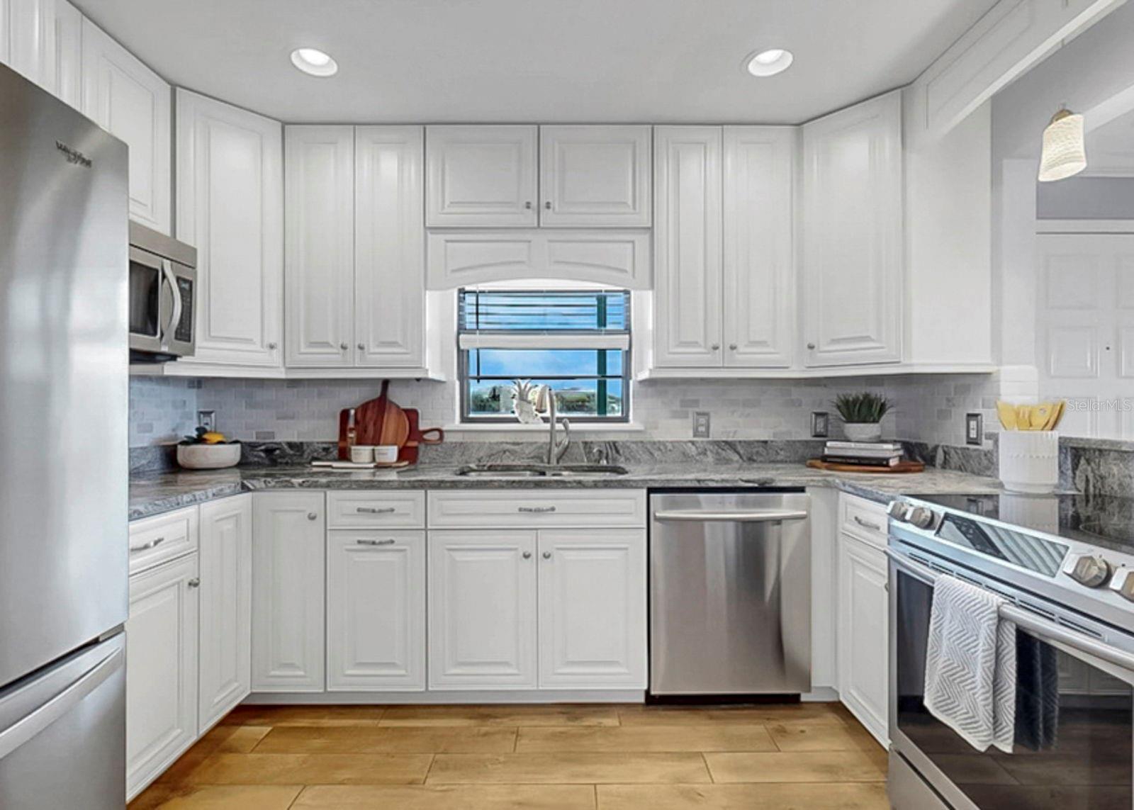 YARDARM CONDO PH I - Residential