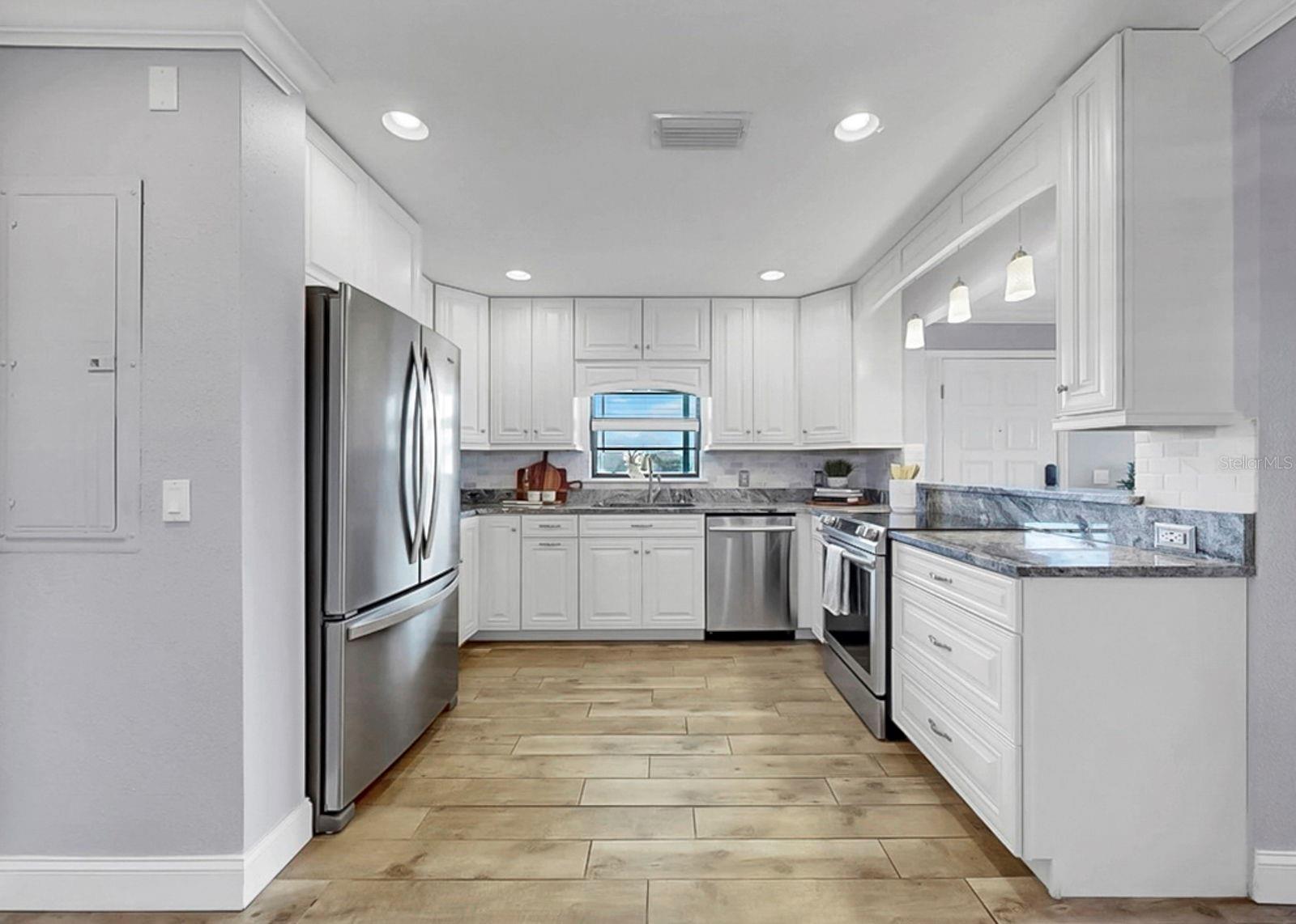 YARDARM CONDO PH I - Residential