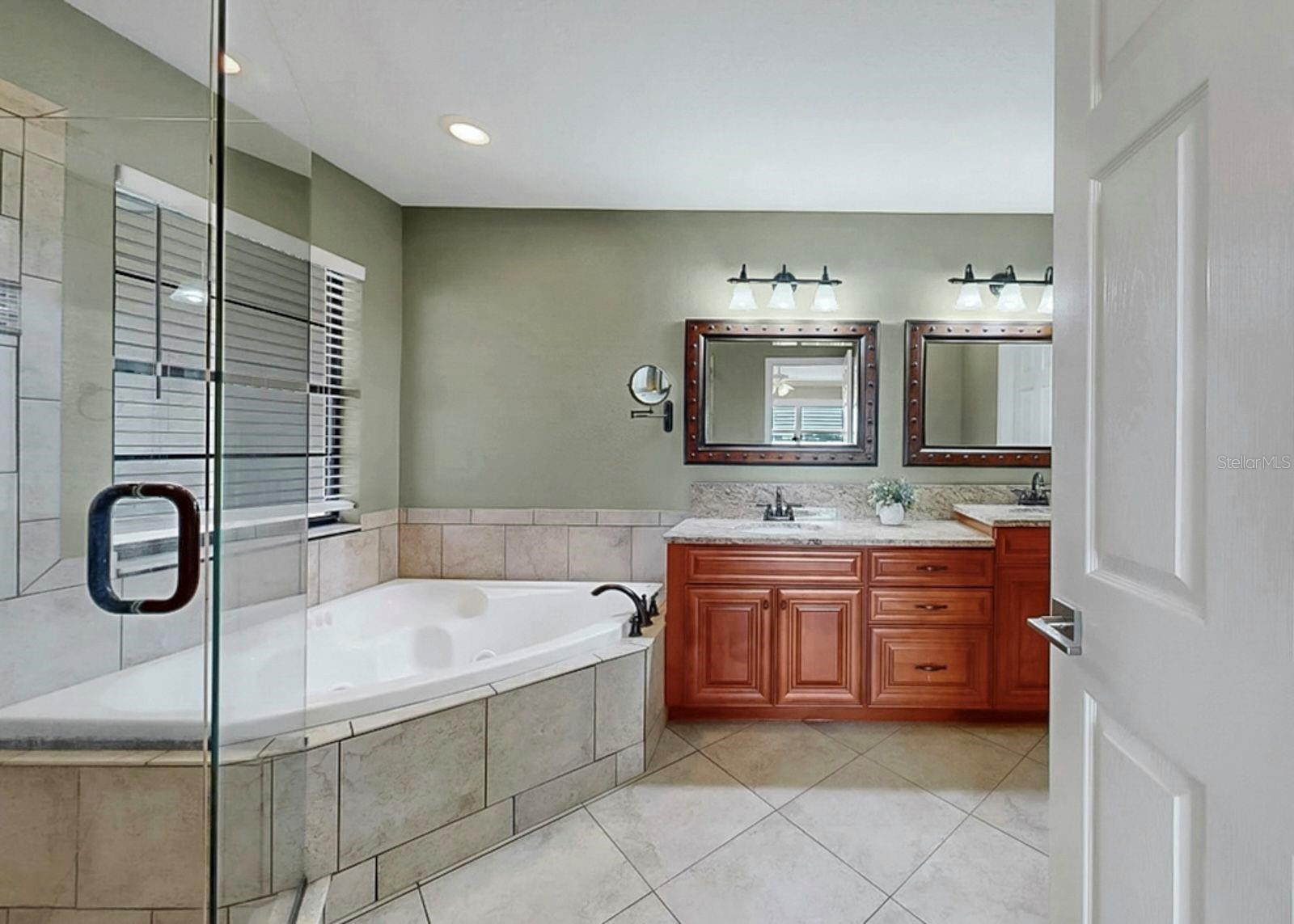 YARDARM CONDO PH I - Residential