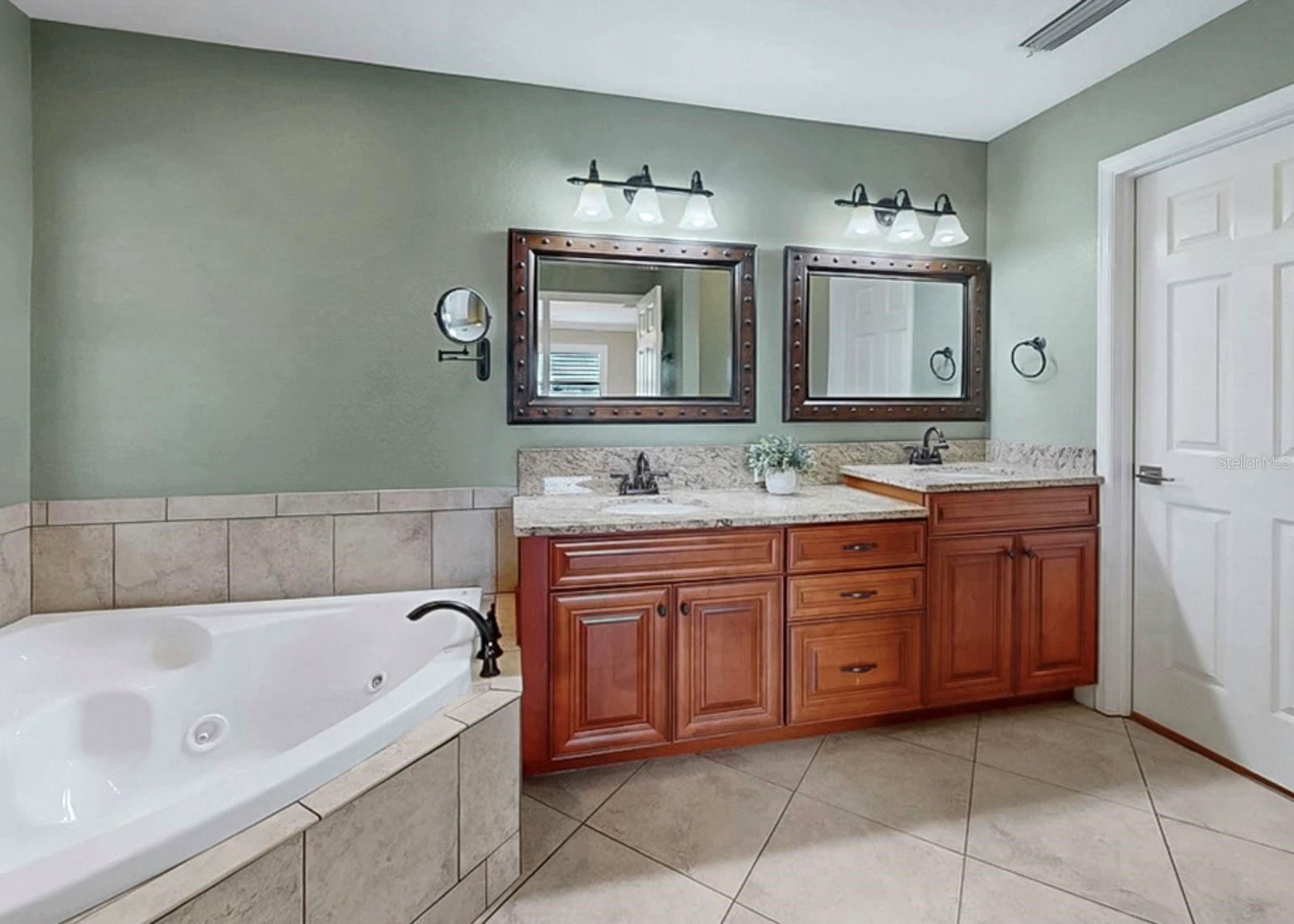 YARDARM CONDO PH I - Residential