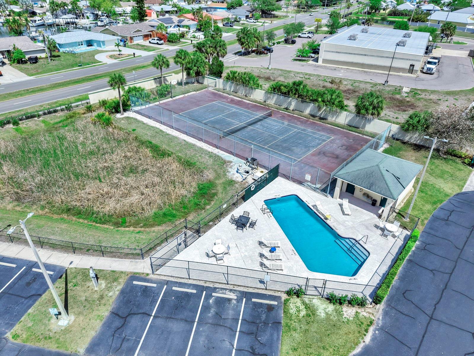 YARDARM CONDO PH I - Residential