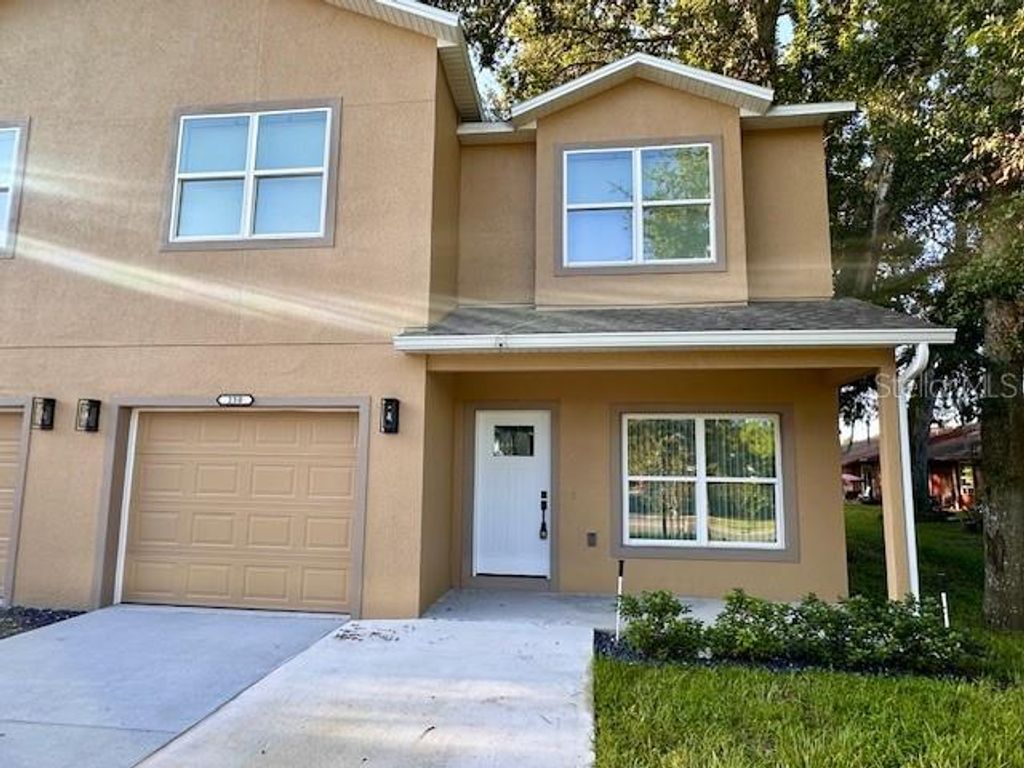 Photo of 250 E Collins Street, Umatilla, FL 32784 (MLS # G5105286)