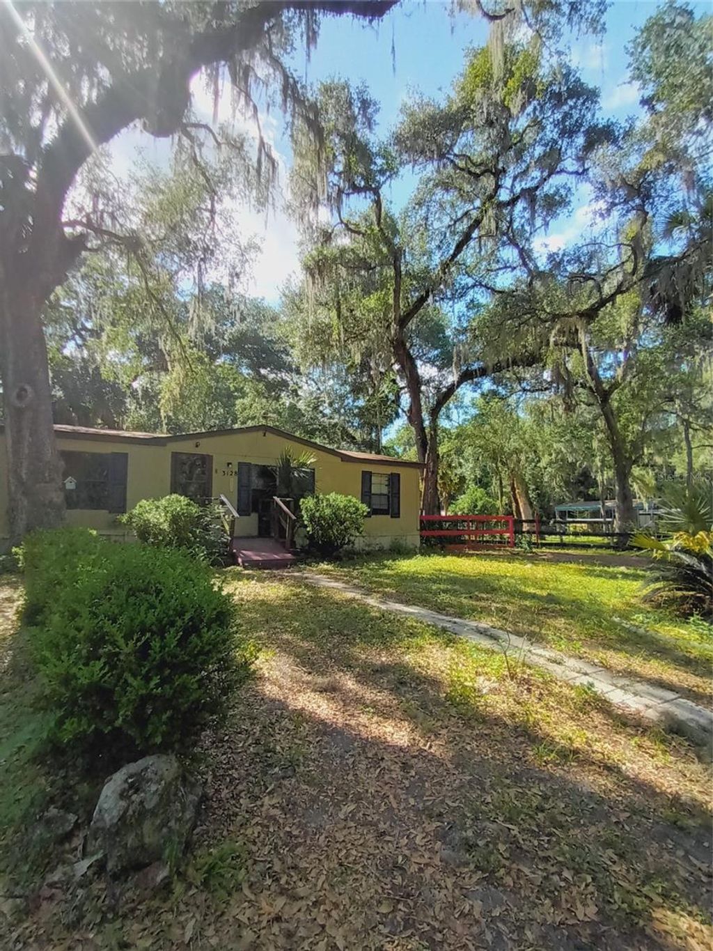 Photo of 3128 Cr 418, Lake Panasoffkee, FL 33538 (MLS # TB8505512)