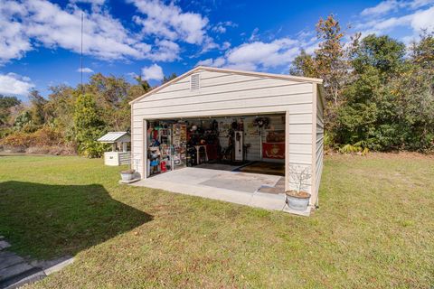 A home in DEBARY