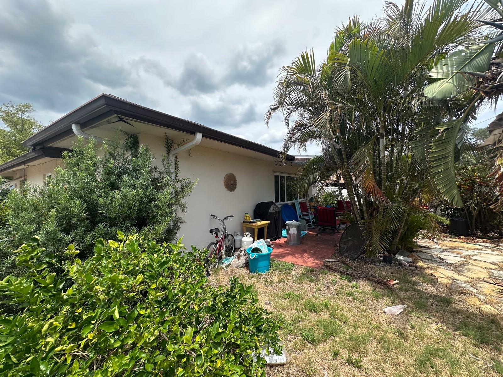 1559 SAN ROY DRIVE