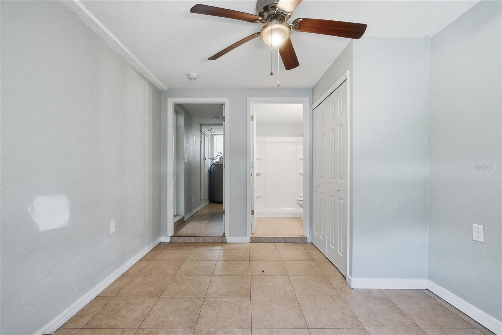 COUNTRY CLUB MANOR UNIT 3 - Residential