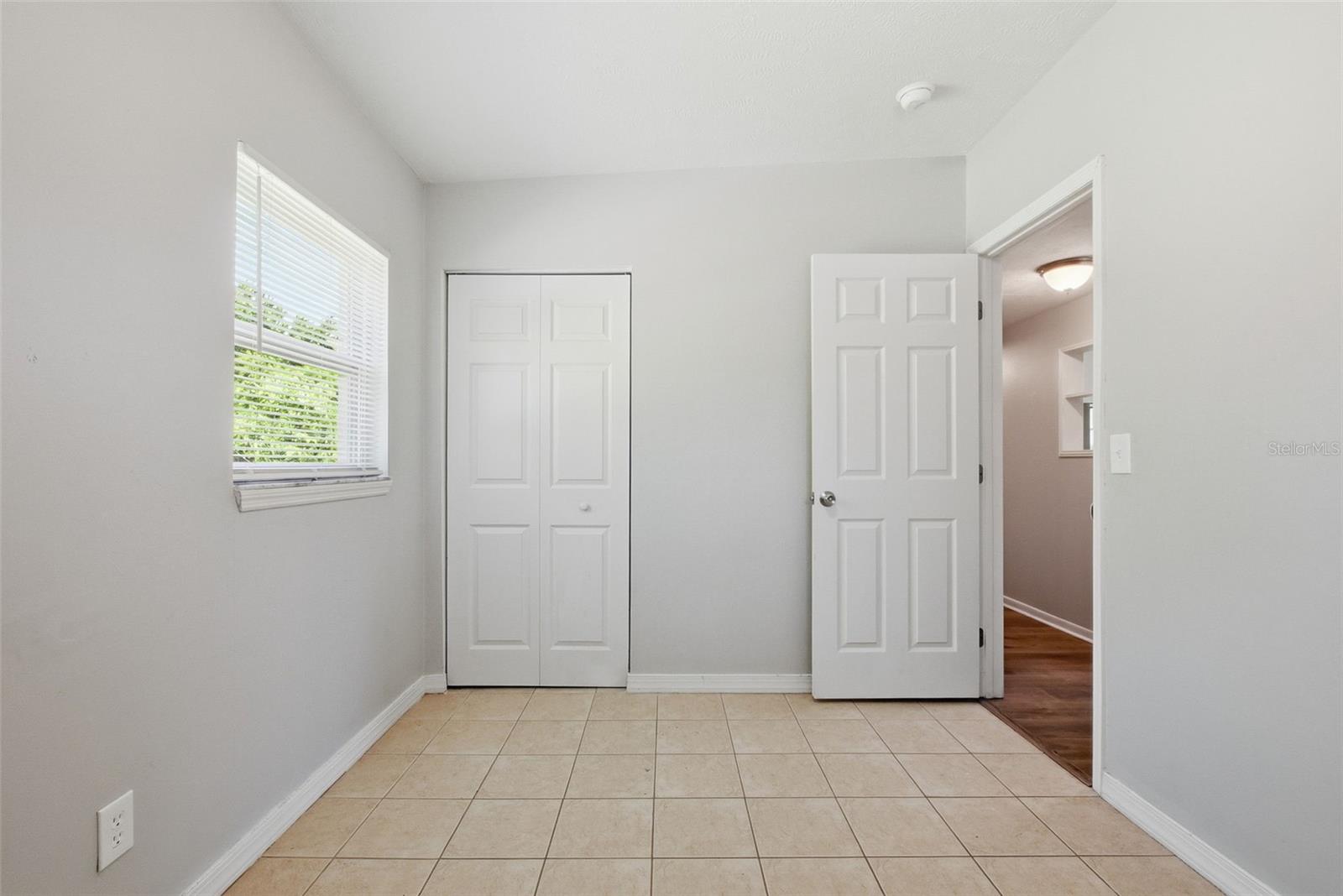 COUNTRY CLUB MANOR UNIT 3 - Residential