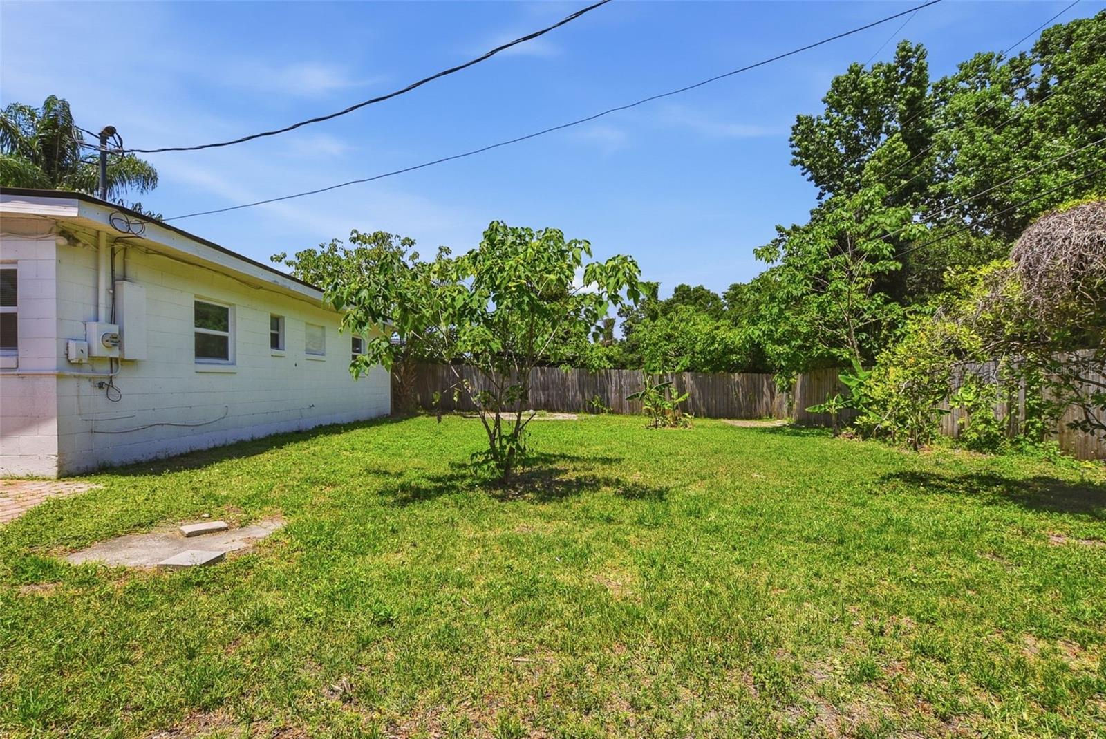 COUNTRY CLUB MANOR UNIT 3 - Residential