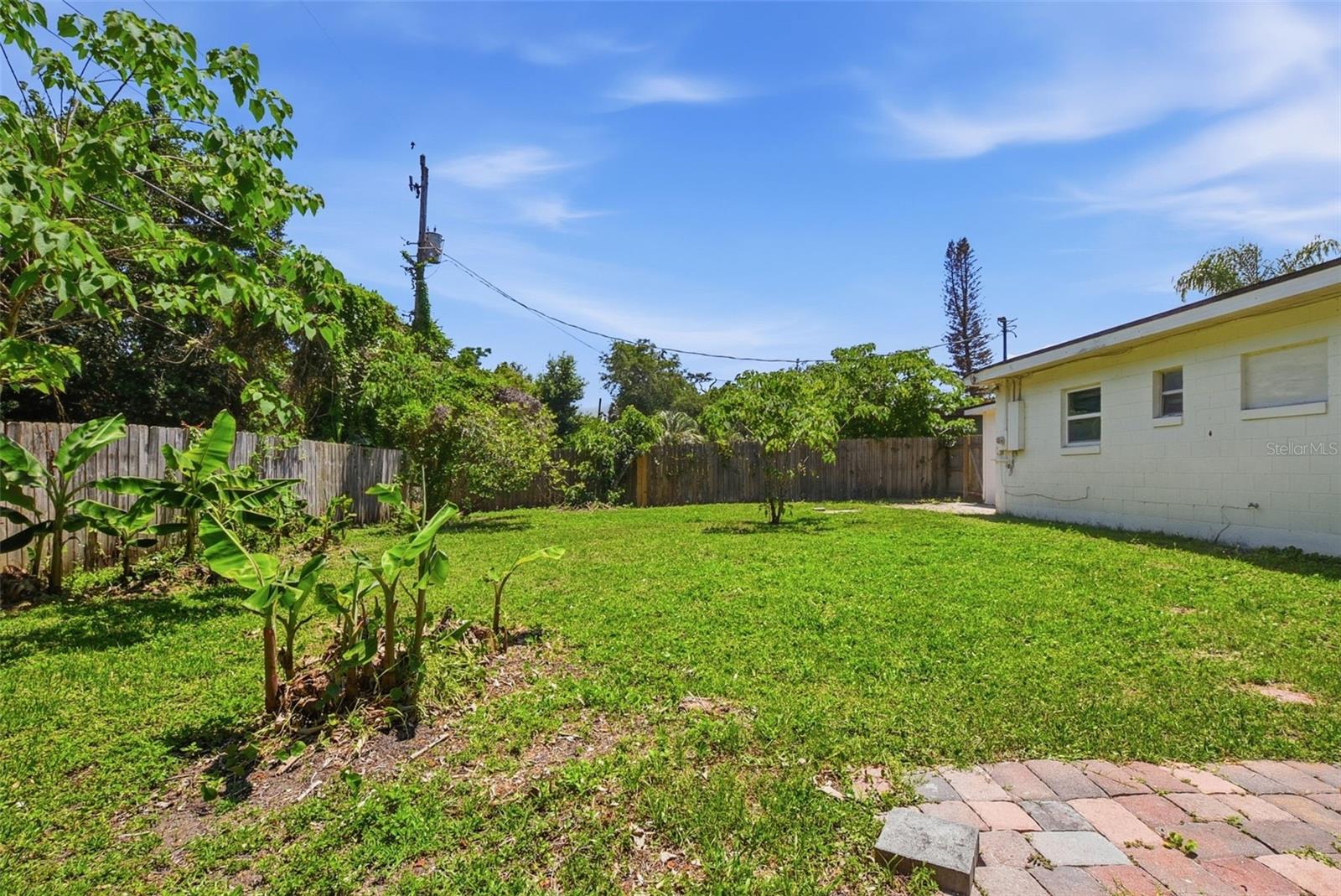 COUNTRY CLUB MANOR UNIT 3 - Residential