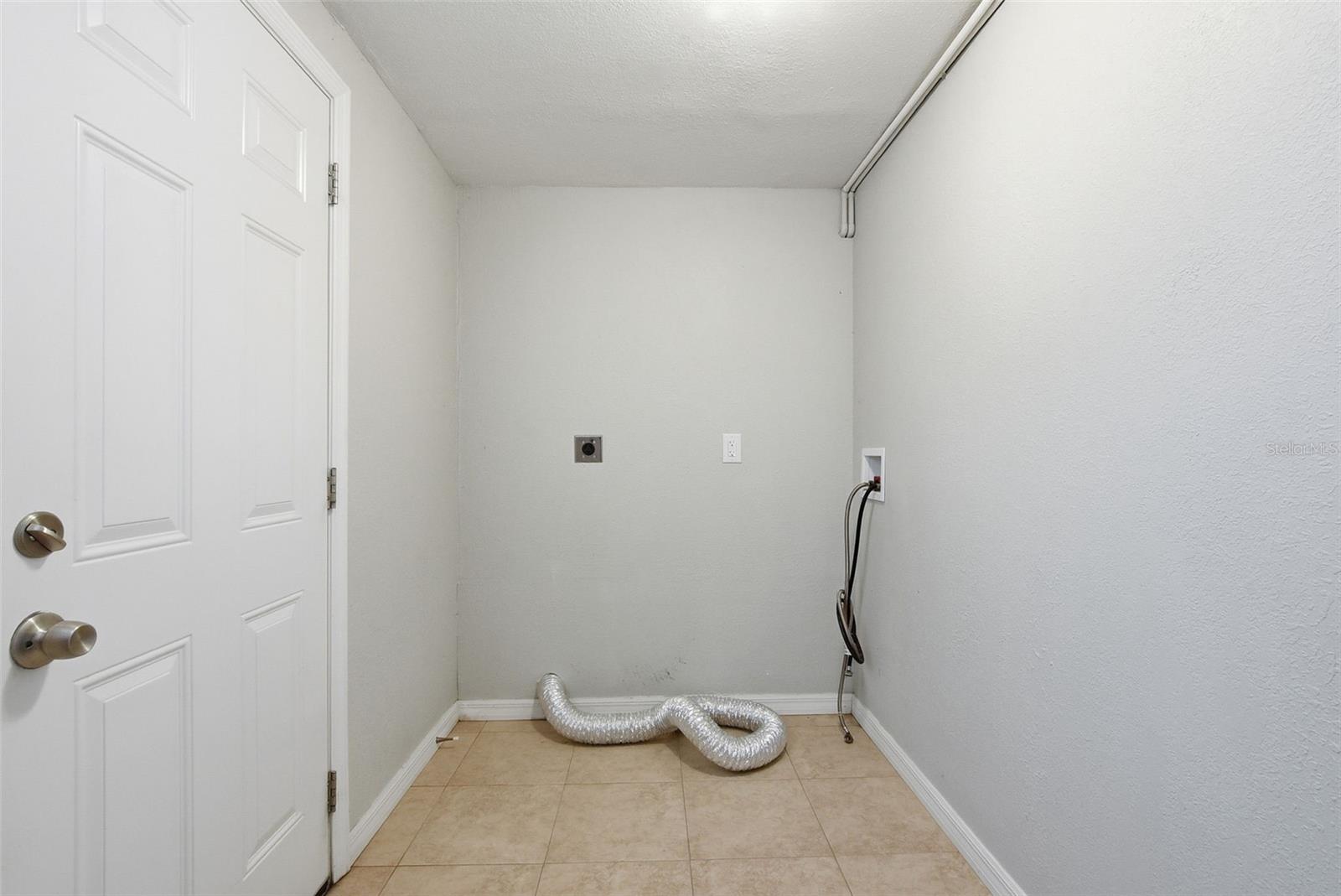 COUNTRY CLUB MANOR UNIT 3 - Residential