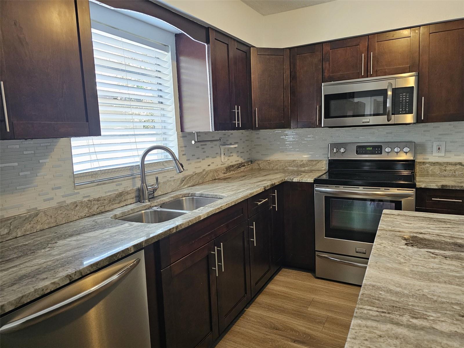 PENINSULA HEIGHTS - Residential