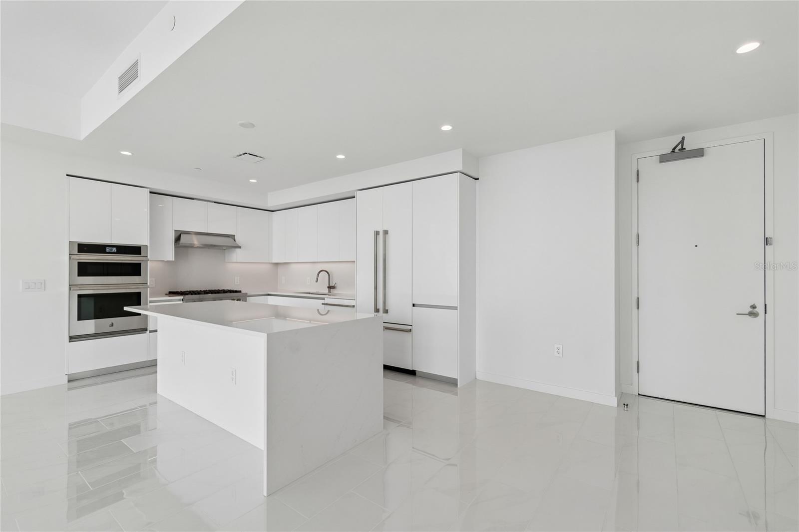 CONDO RESIDENCES AT 400 CENTRAL - Residential