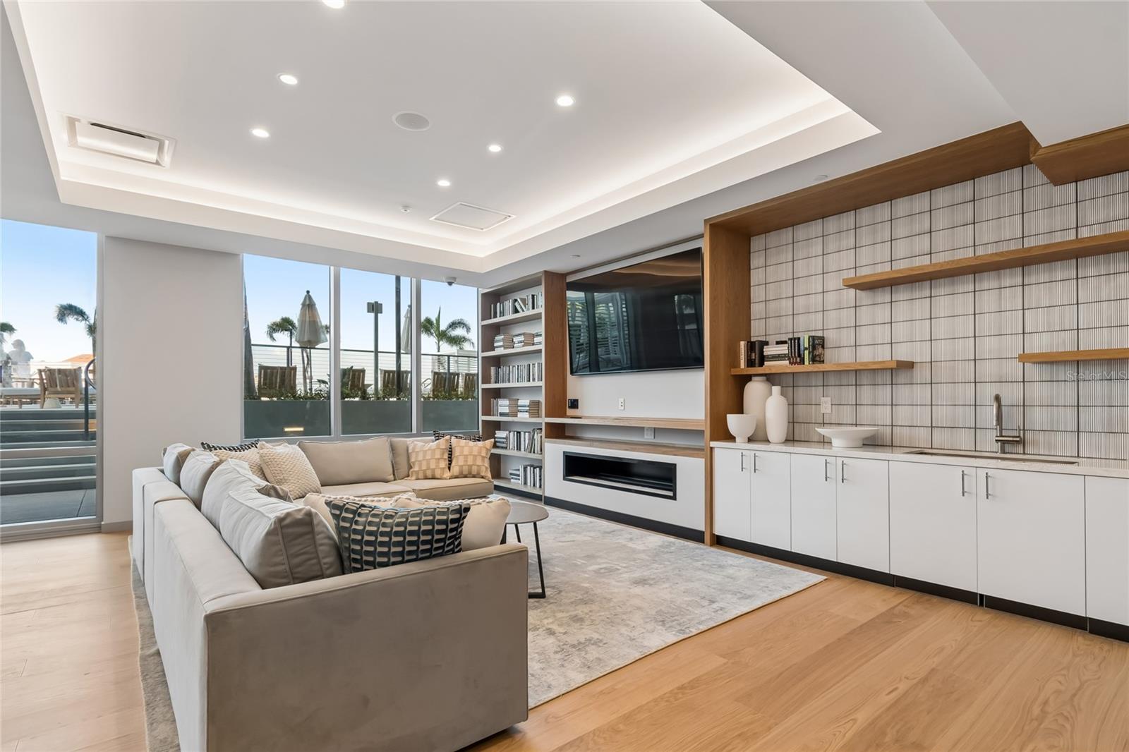 CONDO RESIDENCES AT 400 CENTRAL - Residential