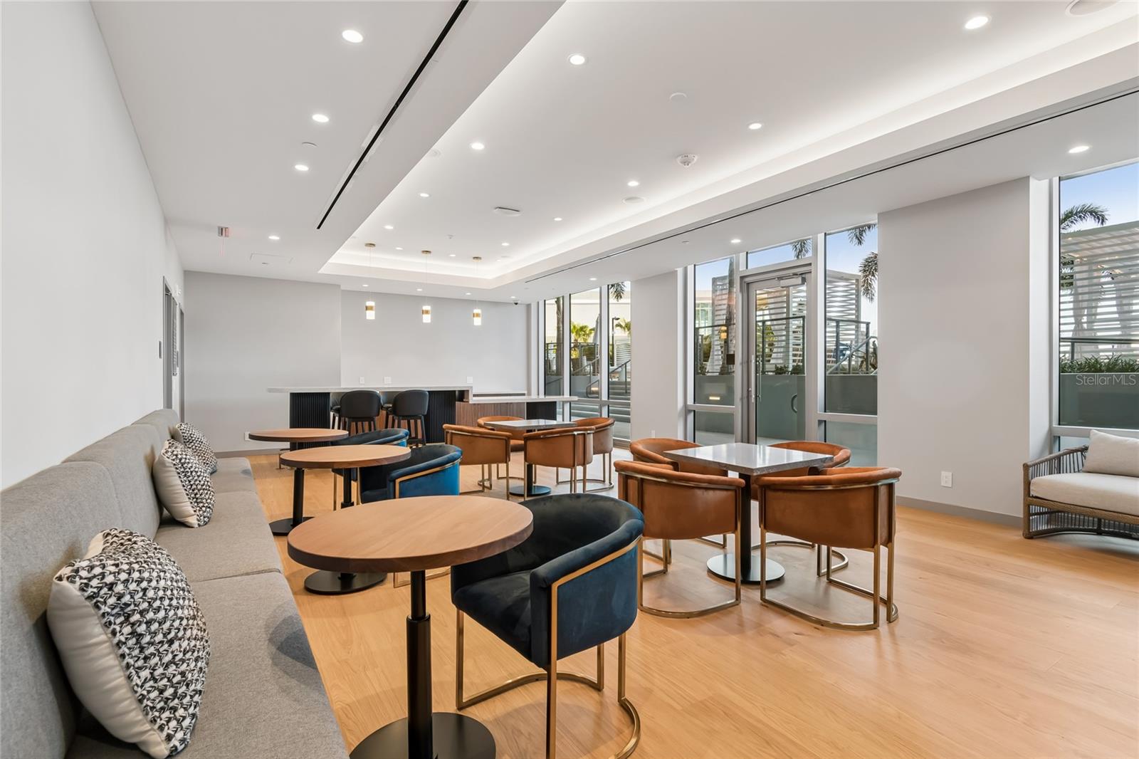 CONDO RESIDENCES AT 400 CENTRAL - Residential