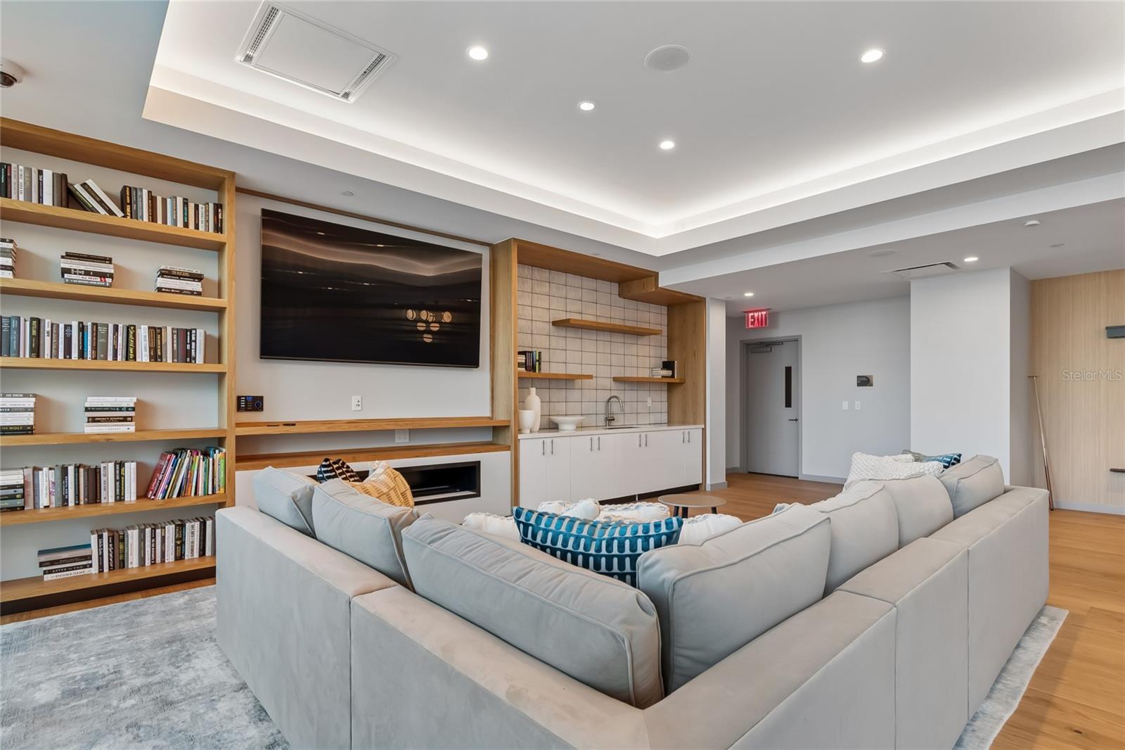 CONDO RESIDENCES AT 400 CENTRAL - Residential