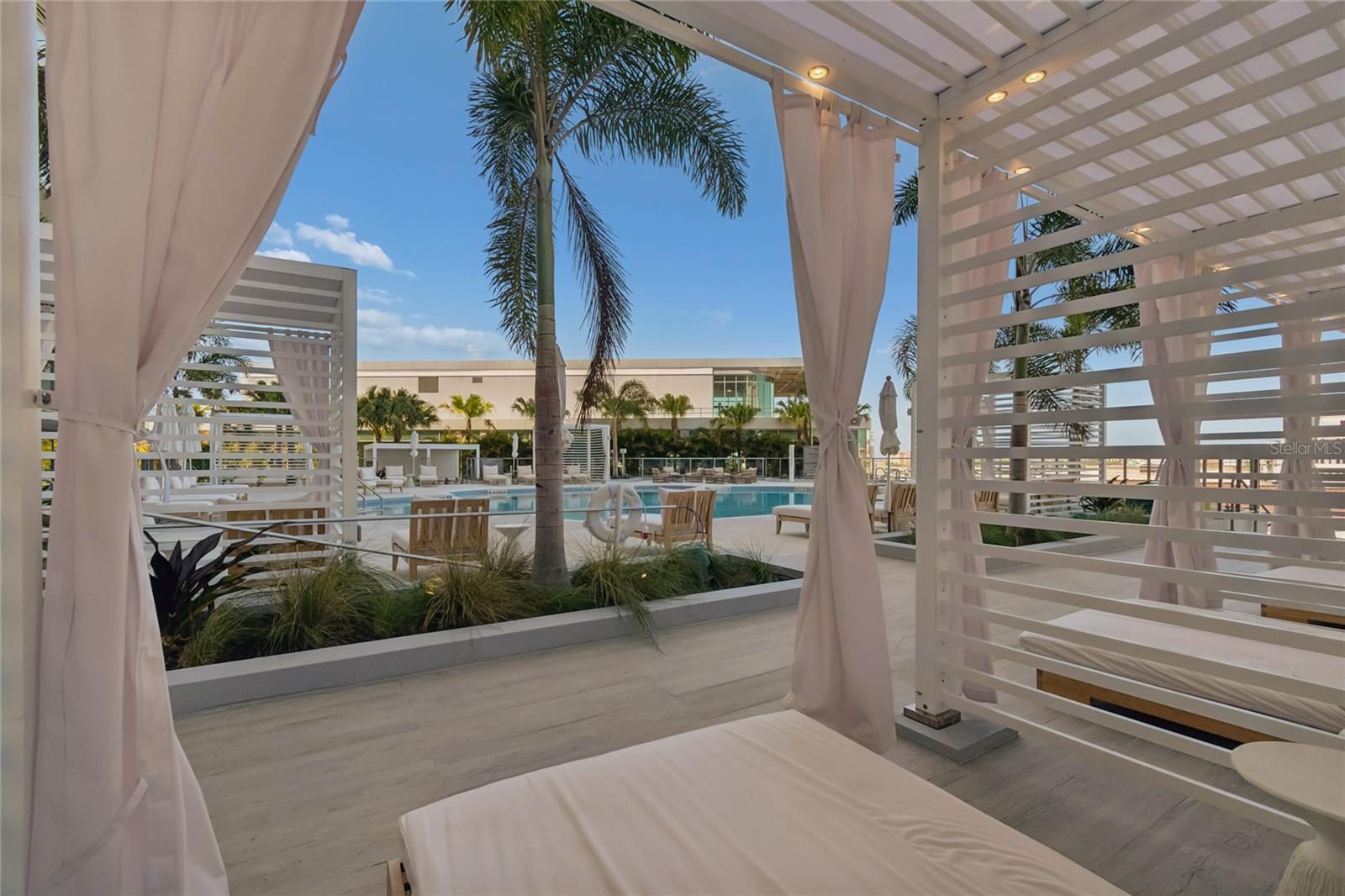 CONDO RESIDENCES AT 400 CENTRAL - Residential