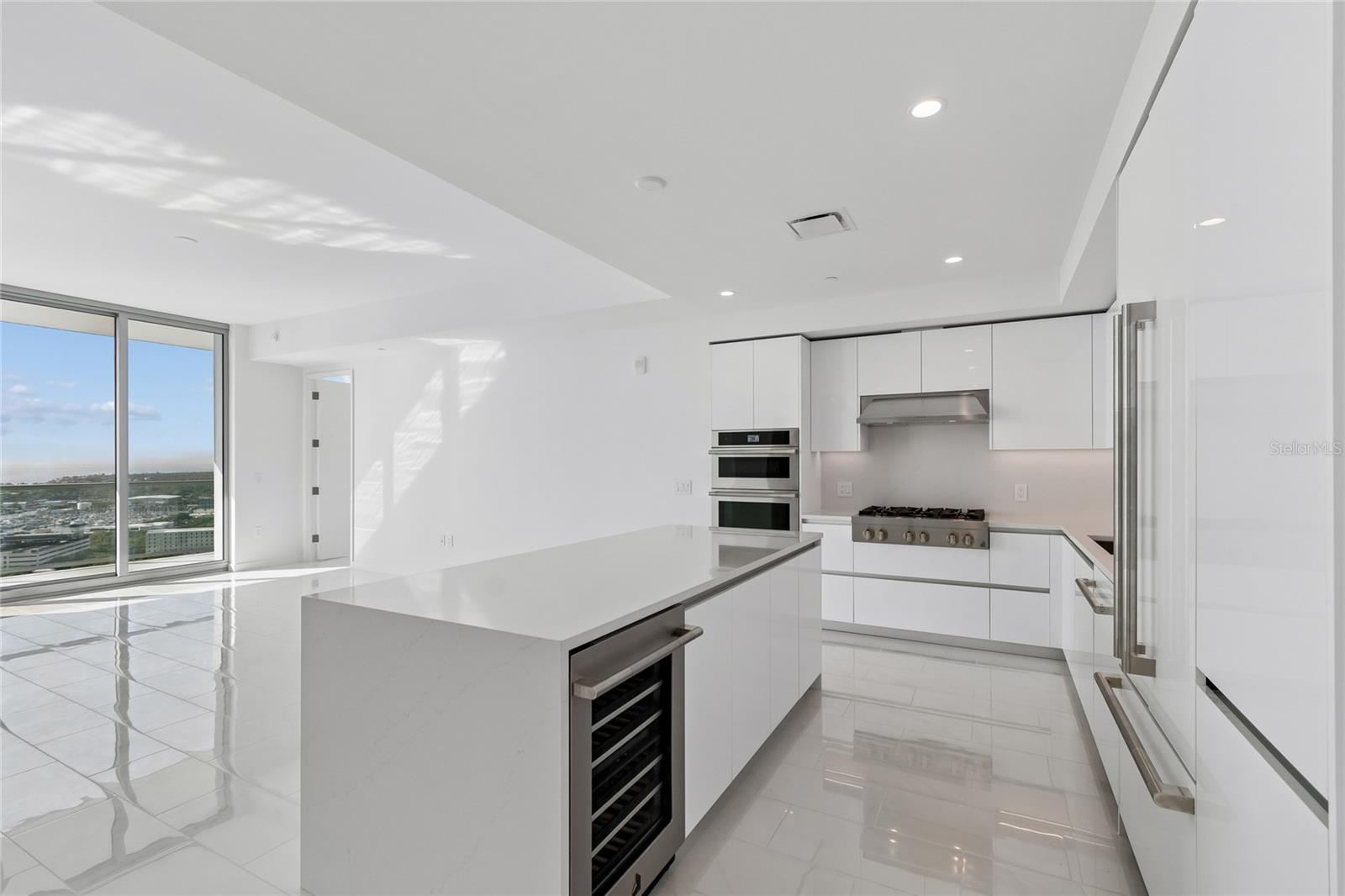 CONDO RESIDENCES AT 400 CENTRAL - Residential