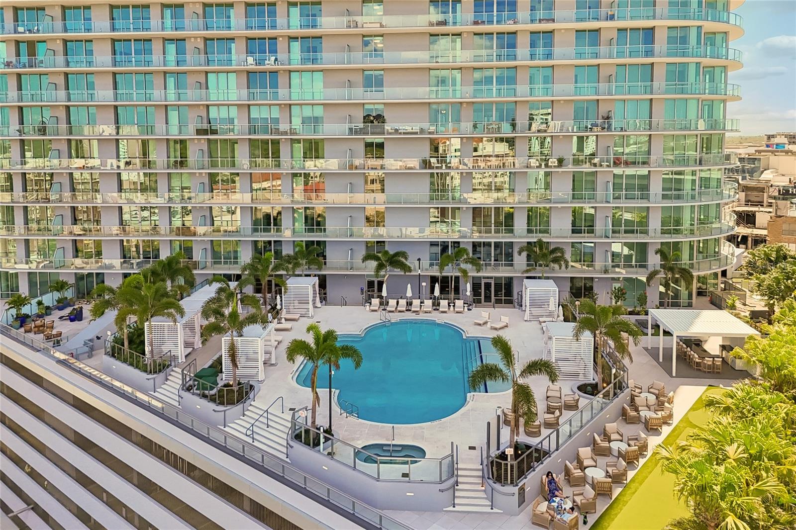 CONDO RESIDENCES AT 400 CENTRAL - Residential