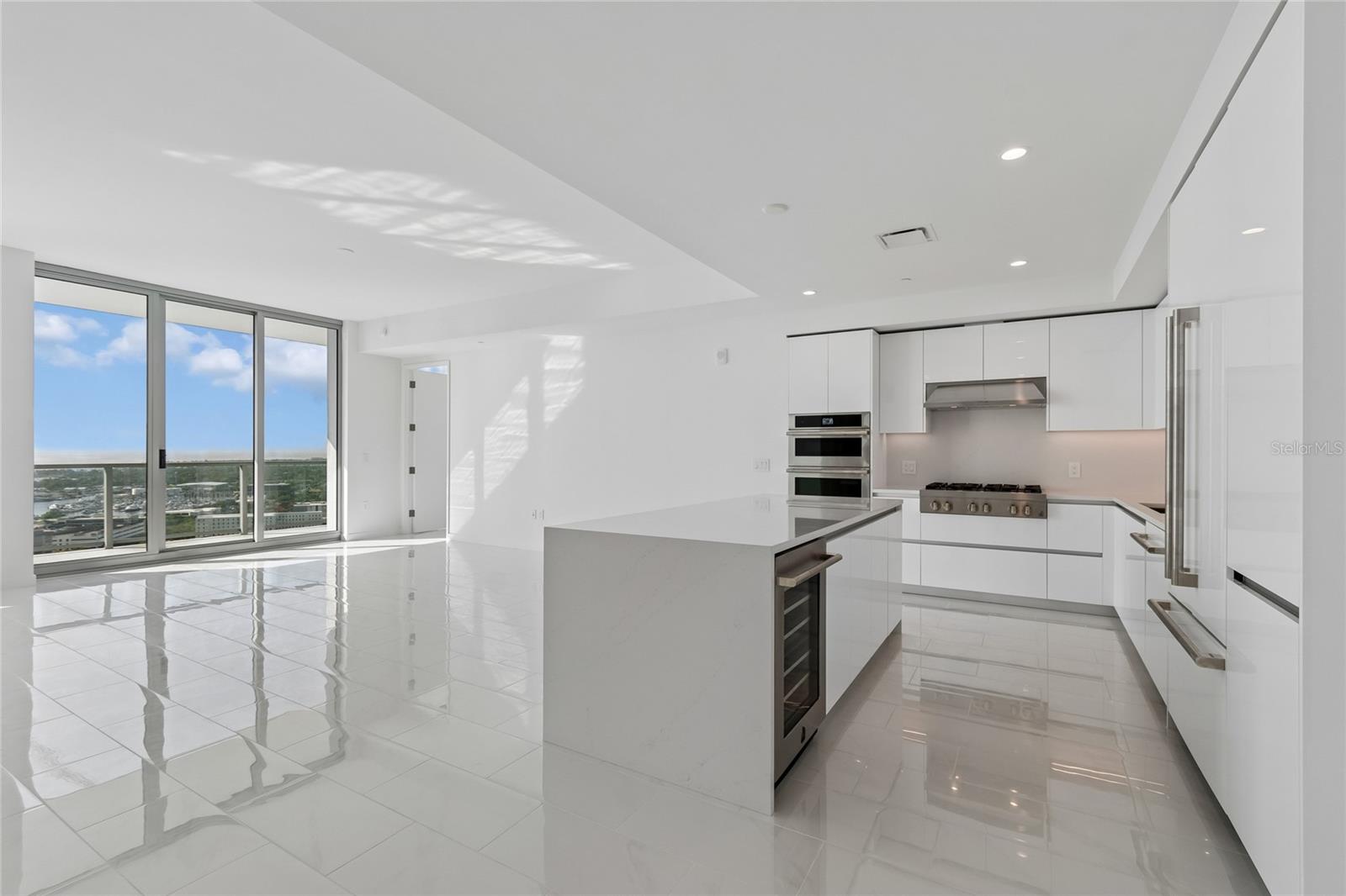 CONDO RESIDENCES AT 400 CENTRAL - Residential