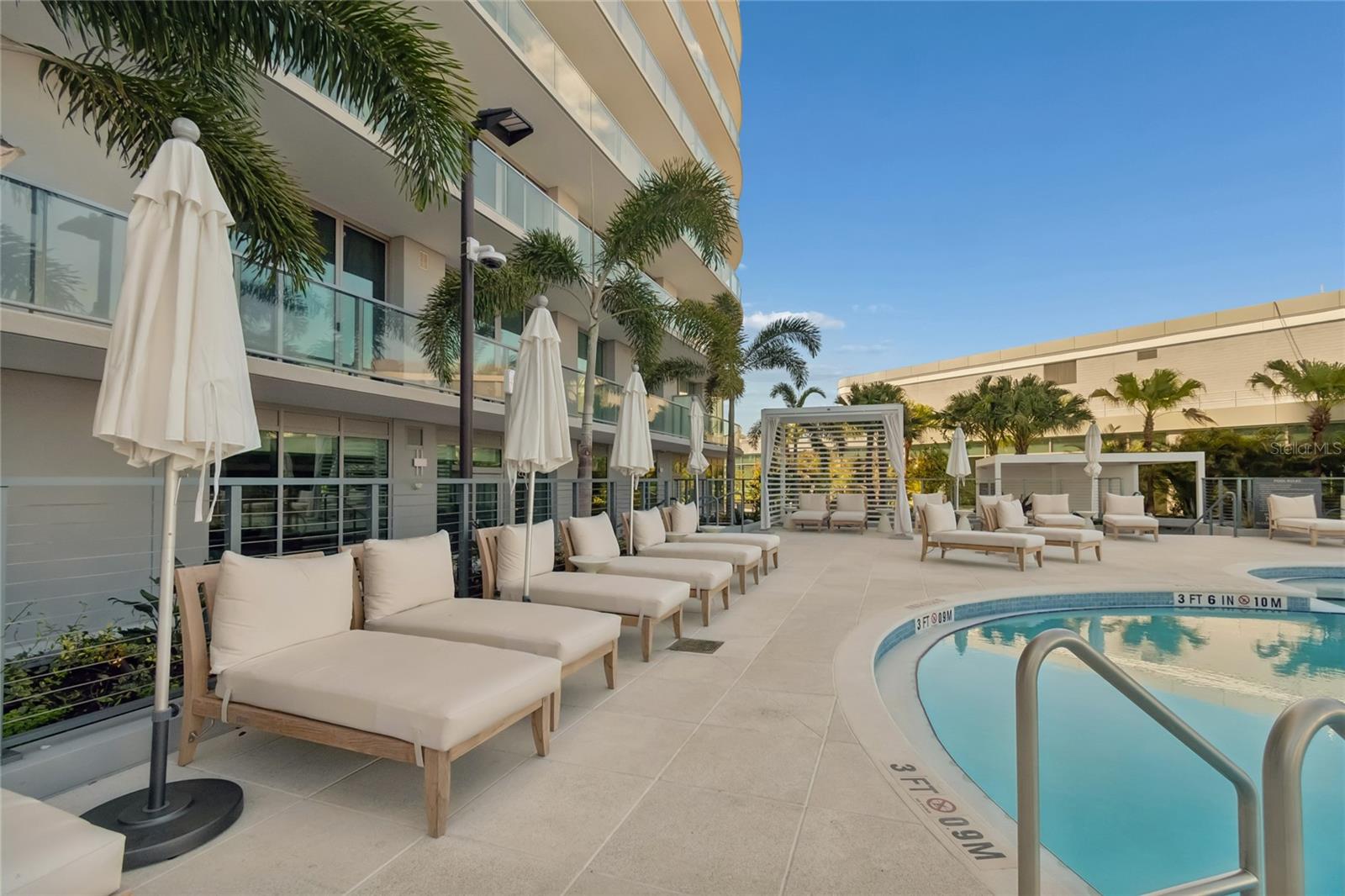 CONDO RESIDENCES AT 400 CENTRAL - Residential