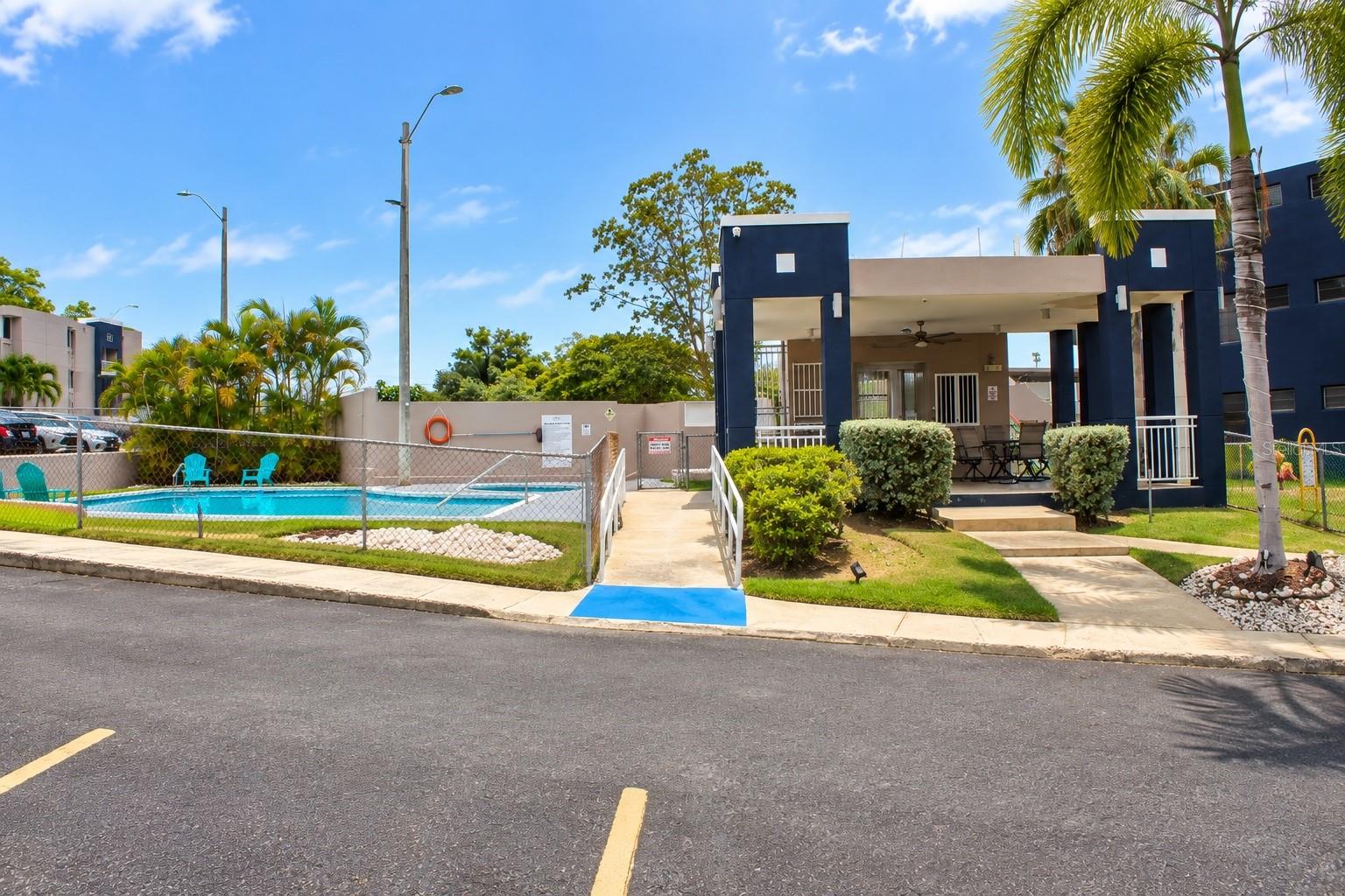 21 PASEO ESMERALDA 6-102