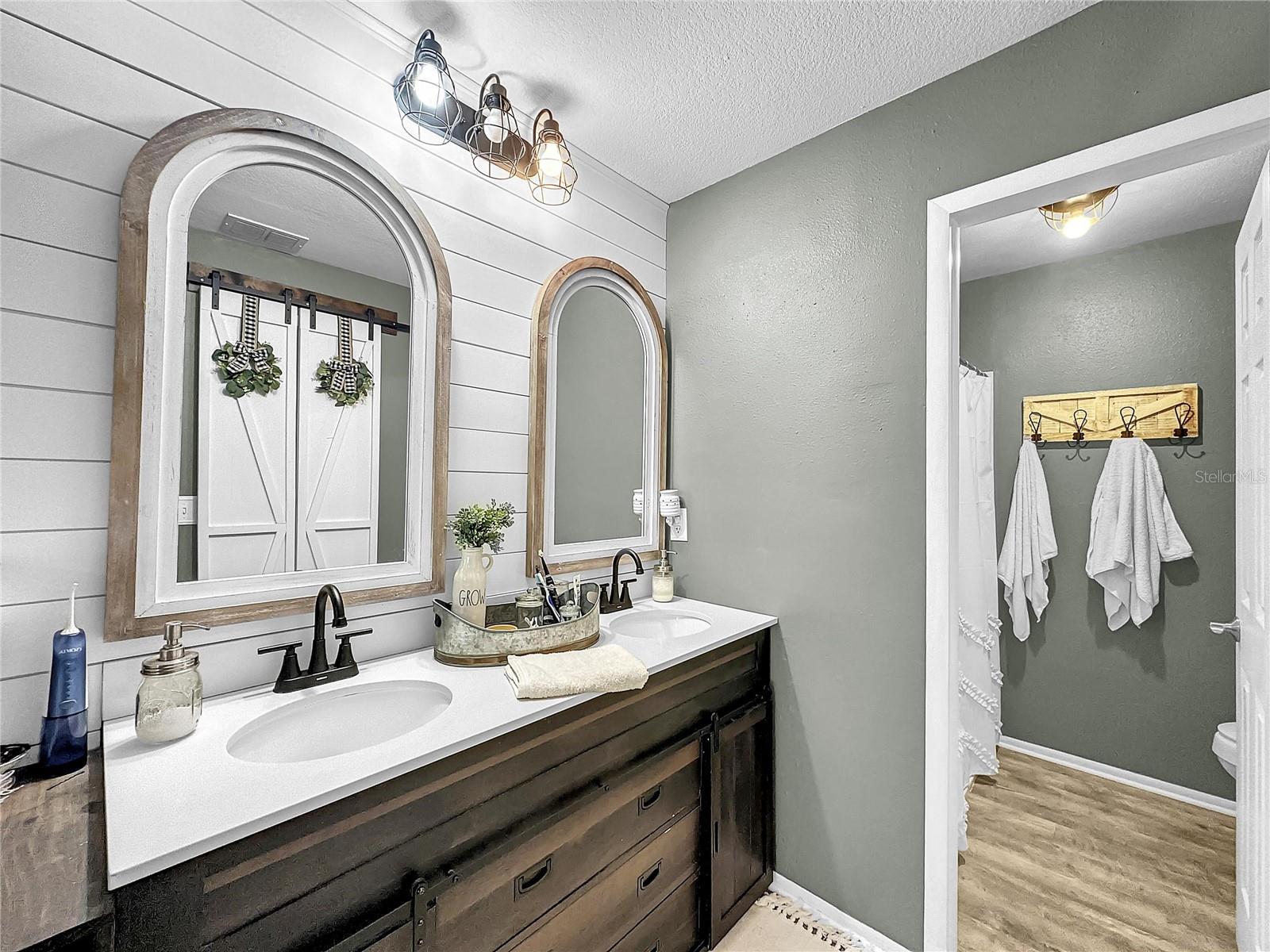 OAKWOOD - Residential