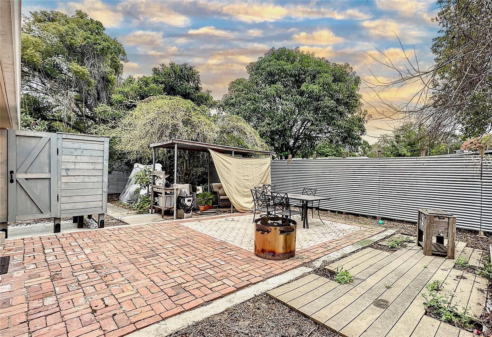 OAKWOOD - Residential