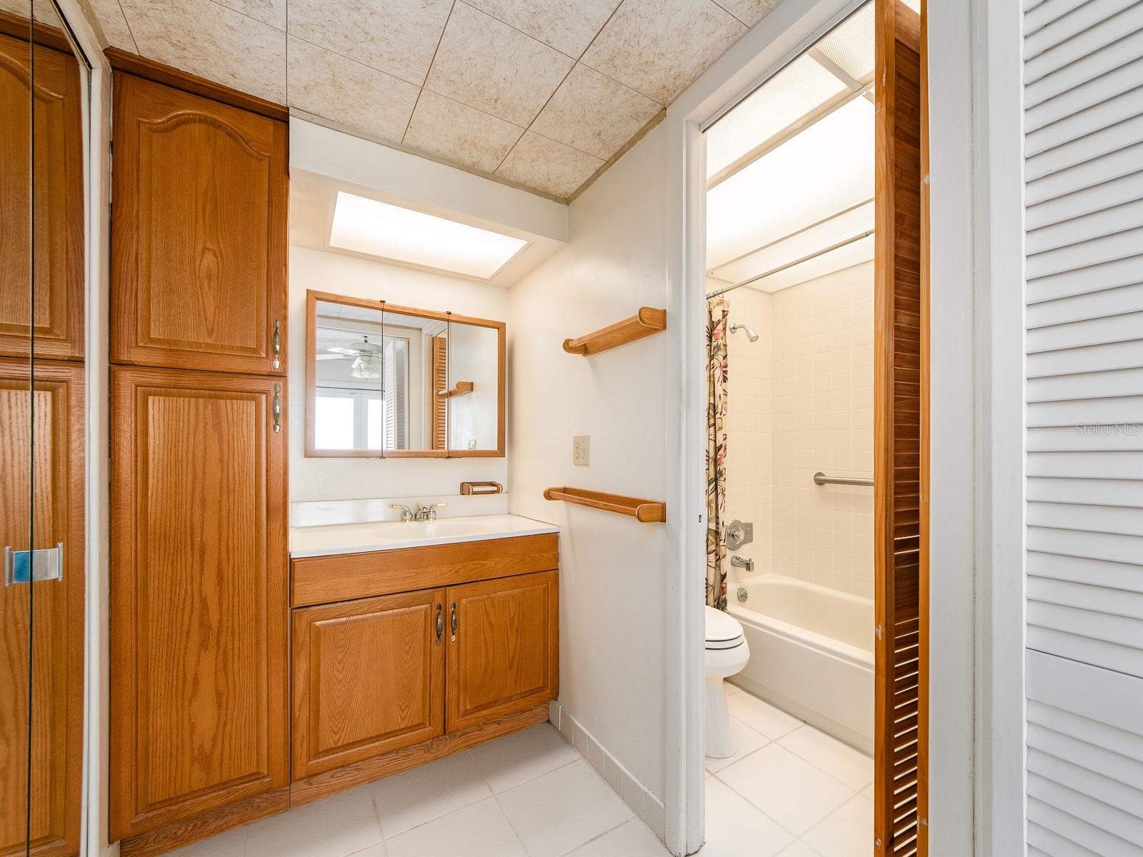 51 ISLAND WAY CONDO - Residential