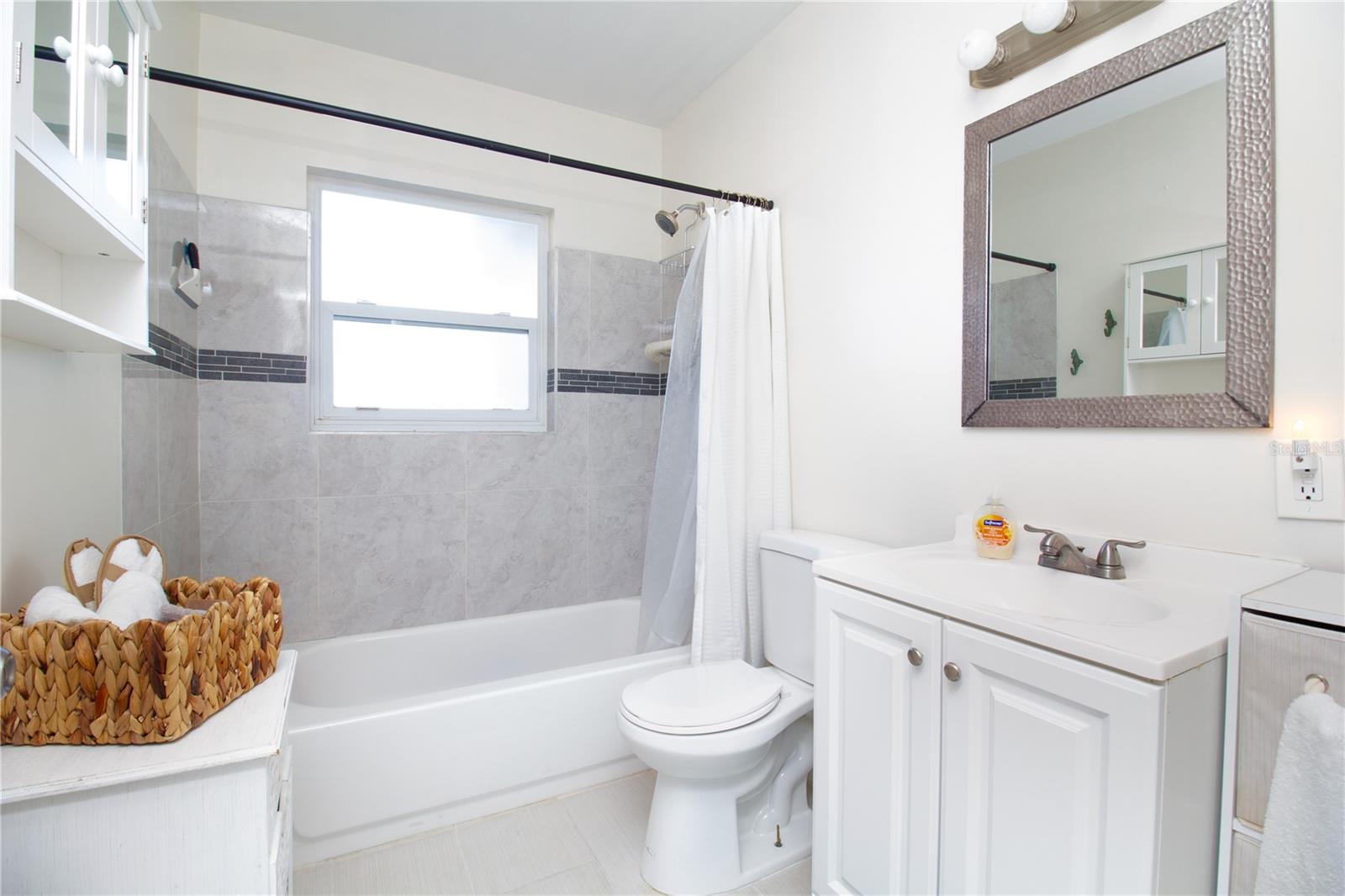 DUNEDIN ISLES ESTATES 1ST ADD - Residential