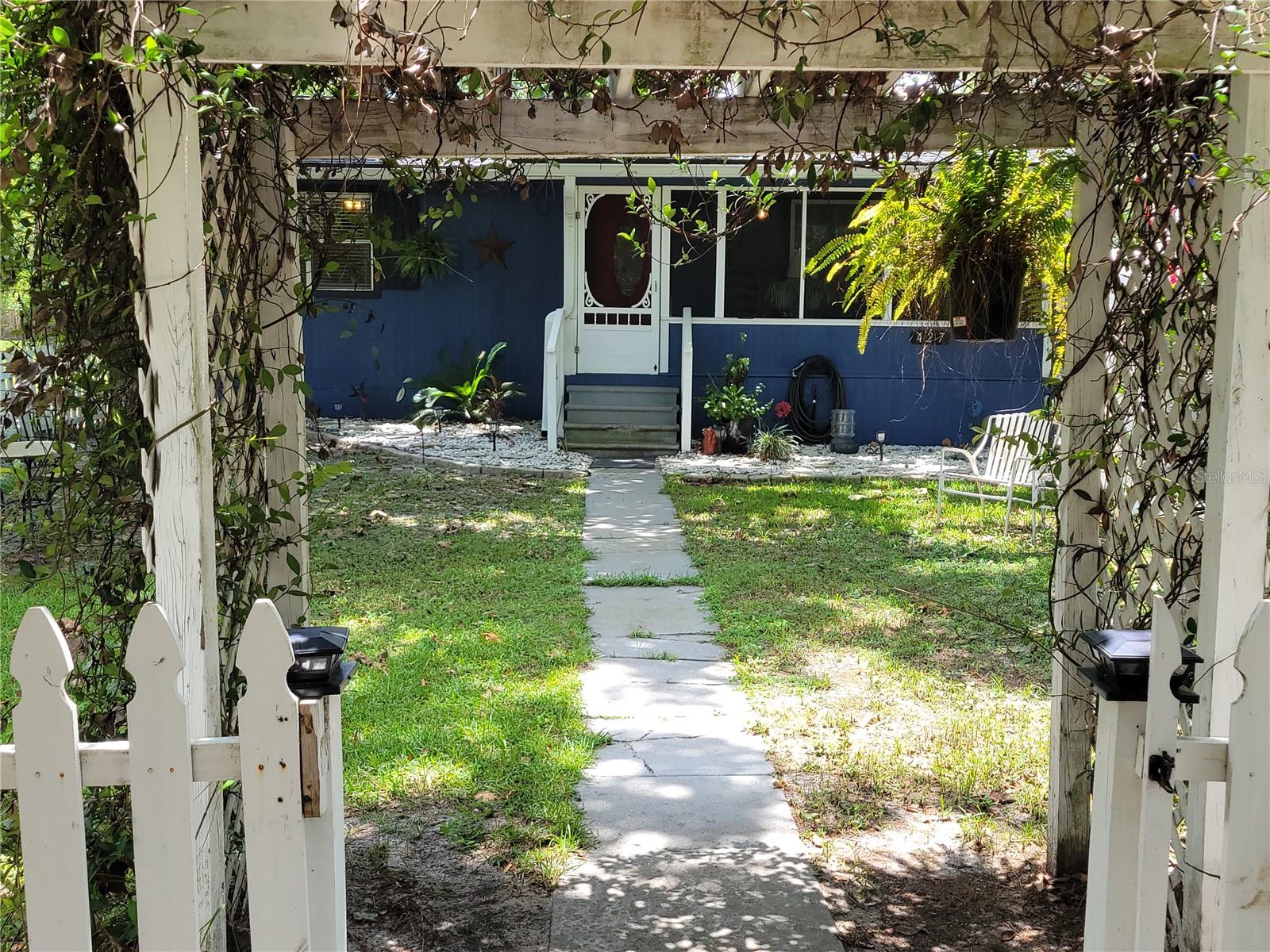427 E BANNERVILLE ROAD