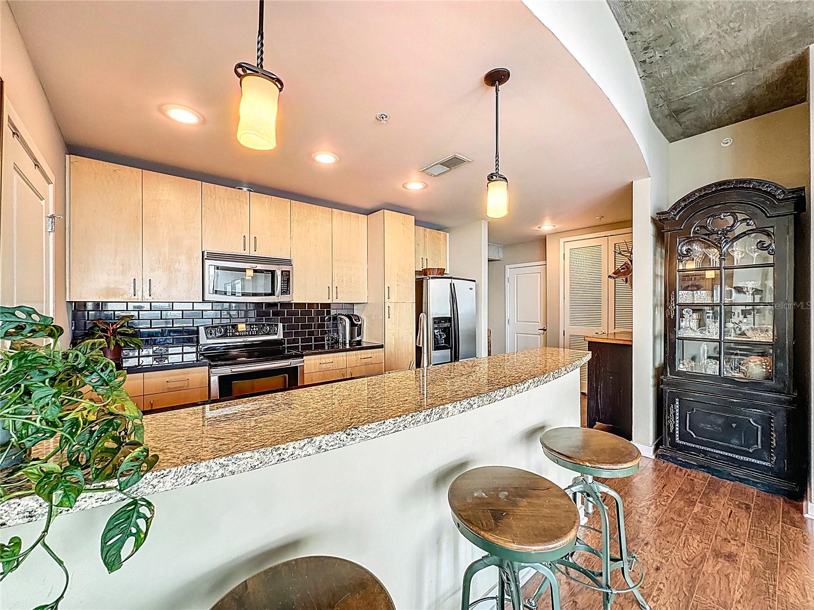 SOLAIRE/PLAZA CONDO - Residential