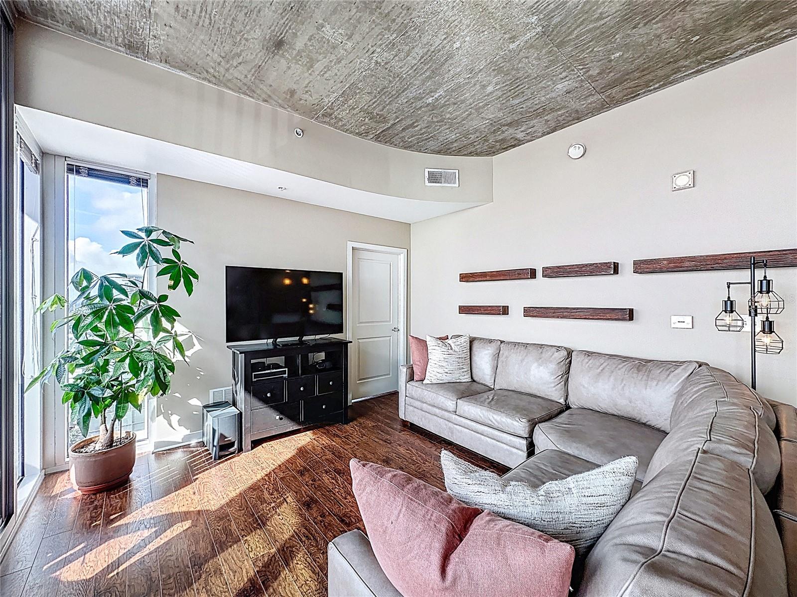 SOLAIRE/PLAZA CONDO - Residential