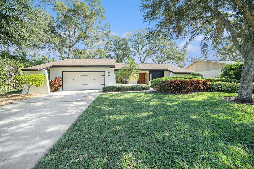 Photo of 2383 Indian Trail E, Palm Harbor, FL 34683 (MLS # TB8437417)