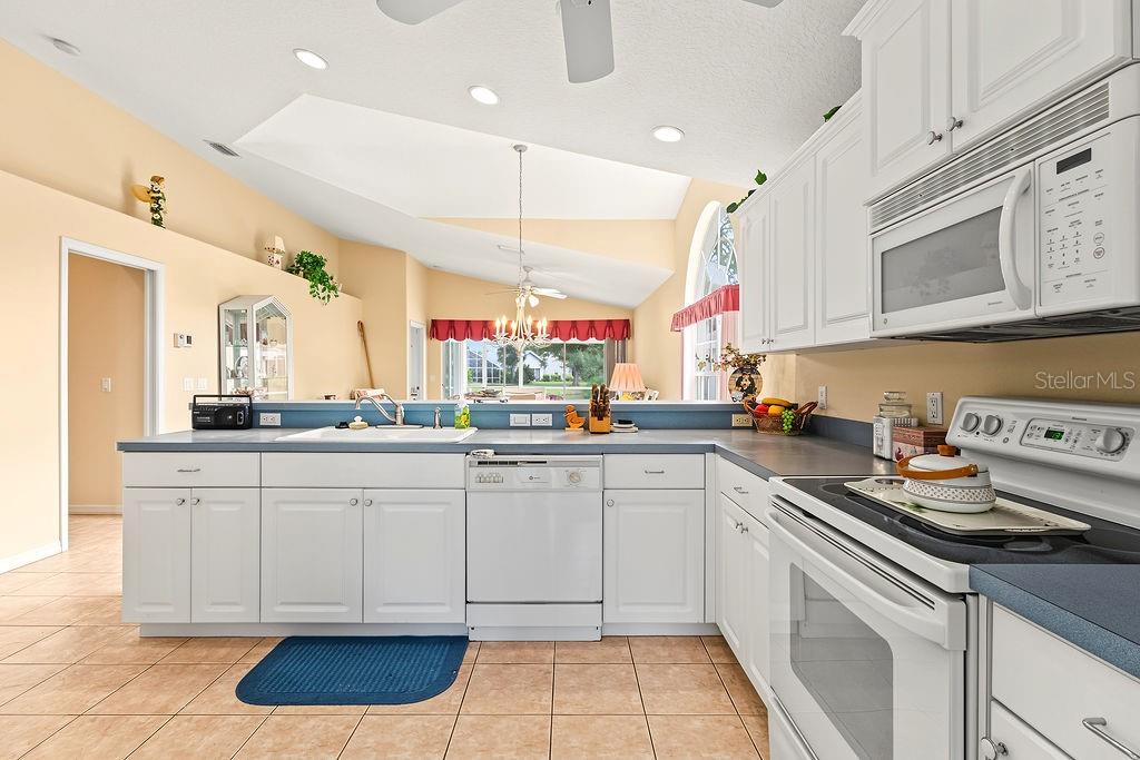 7321 ELEANOR CIRCLE, SARASOTA, FL, 34243 3 7321 ELEANOR CIRCLE