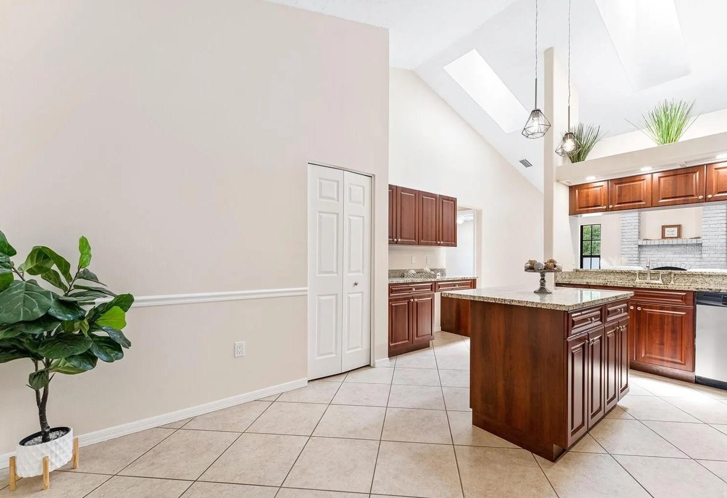 SUNSET ESTATES - Residential Lease