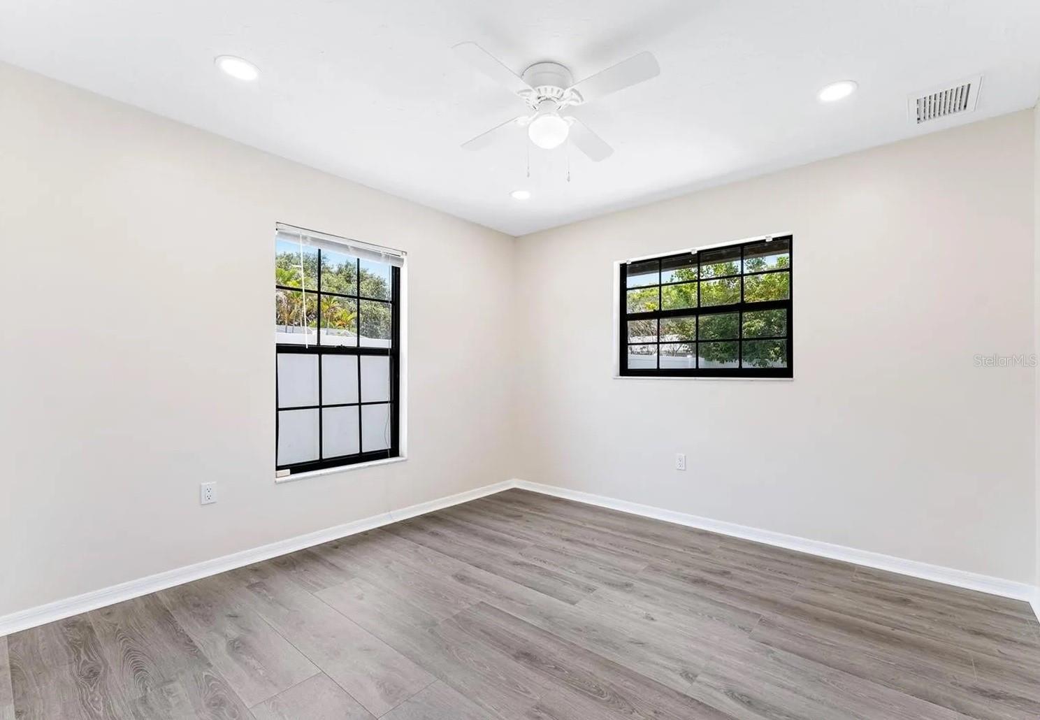 SUNSET ESTATES - Residential Lease