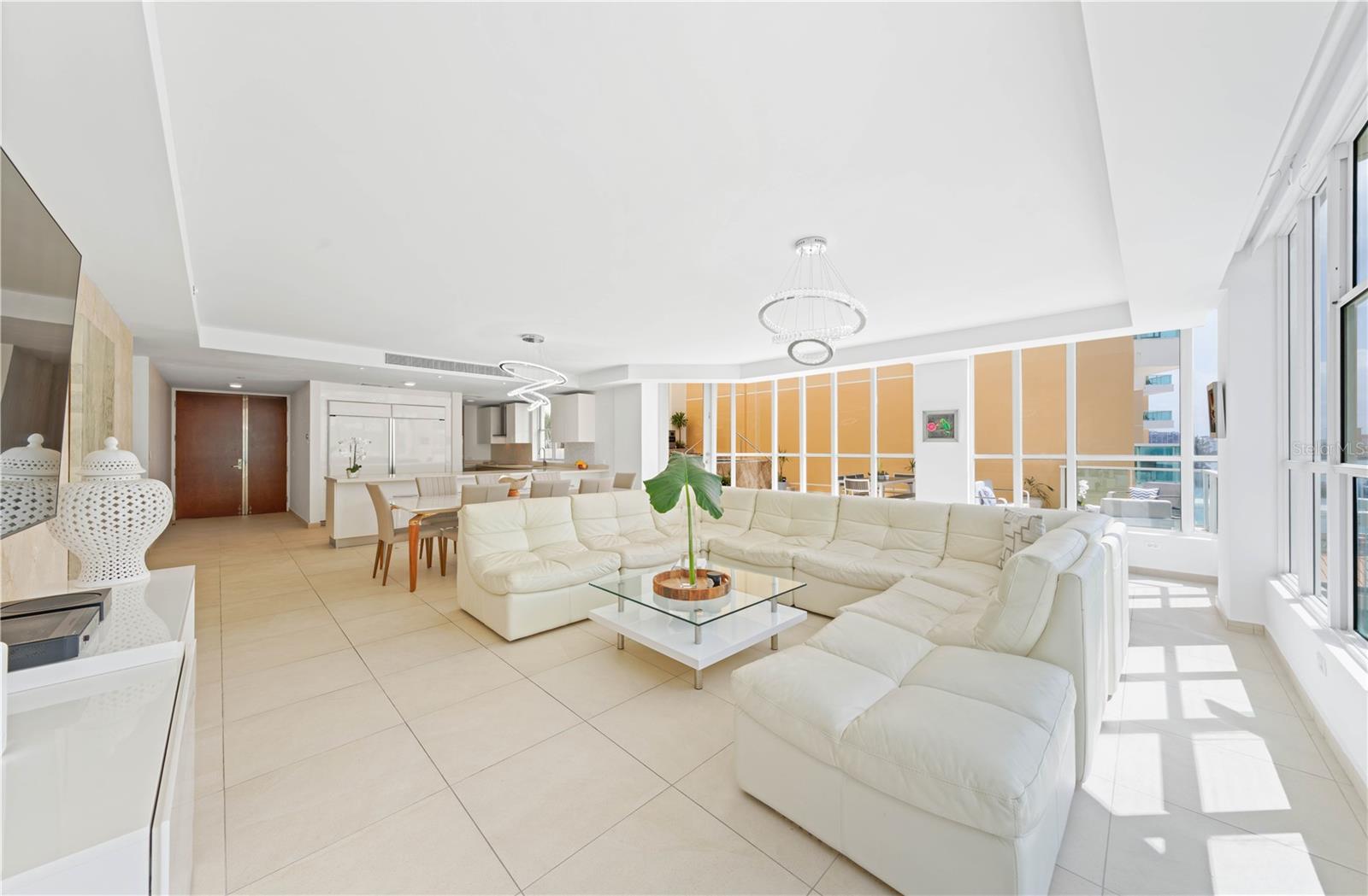 25 MUNOZ AVENUE 601