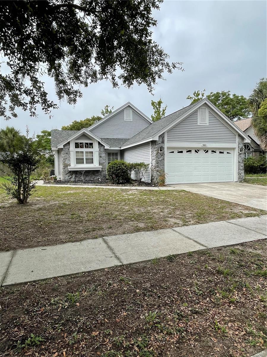 Beautiful home located close to great top rated schools; near the Expressway, close to malls and shopping.