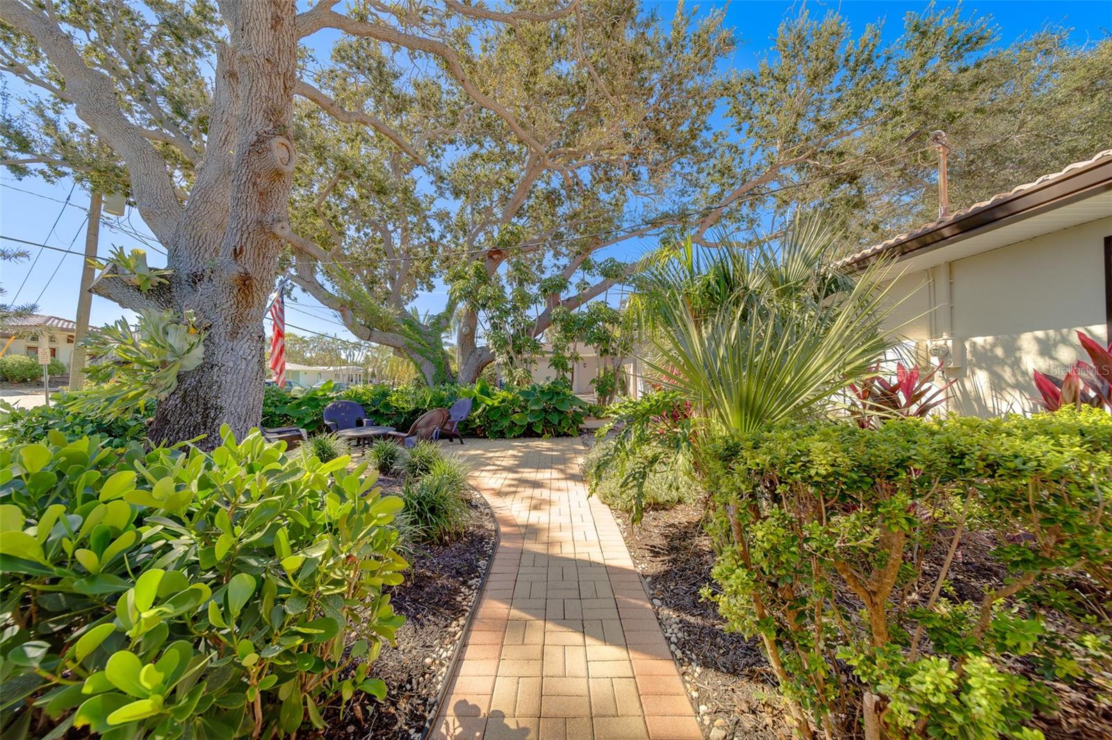 1040 PALM DRIVE