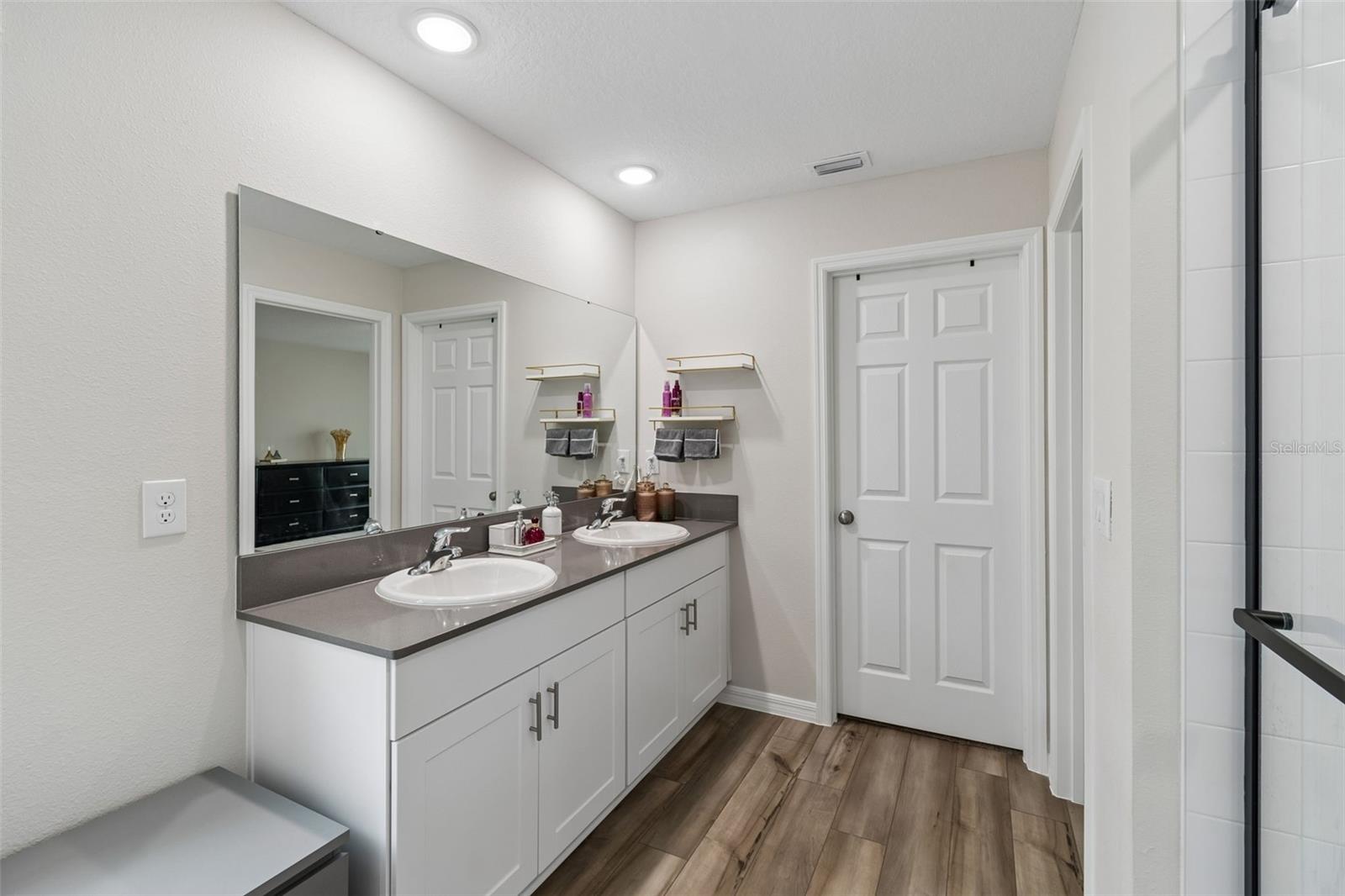 SCENIC TERRACE SOUTH PH 1 - Residential